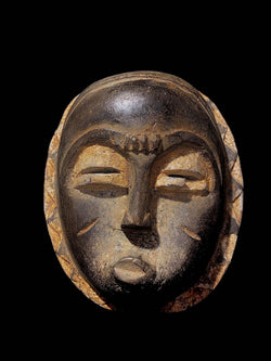 African mask of the Gugu tribe ’The face of the sun’ a