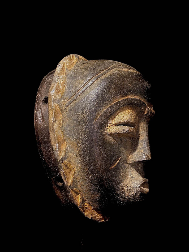 African mask of the Gugu tribe ’The face of the sun’ a