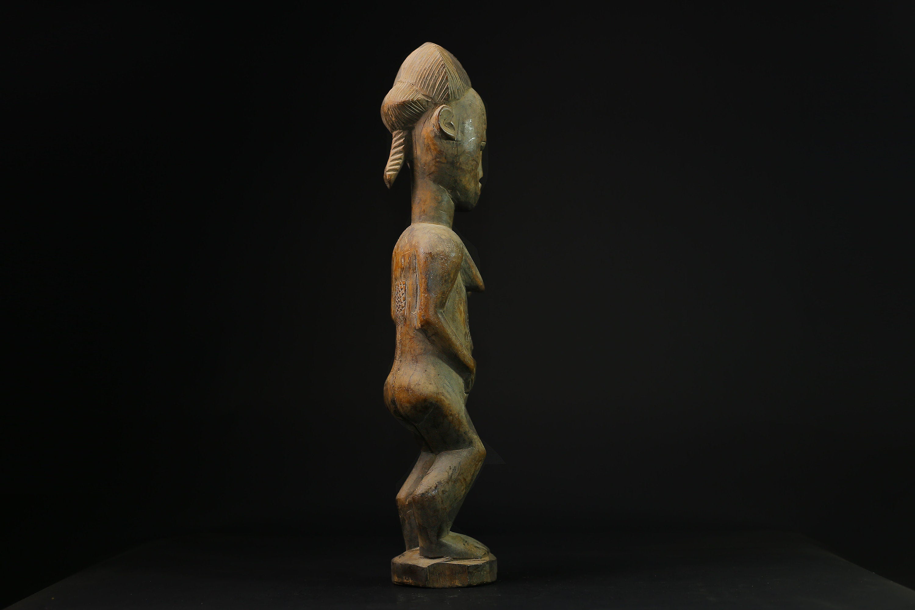African sculpture from the African Hakan tribe Gif a wooden sculpture-G2107