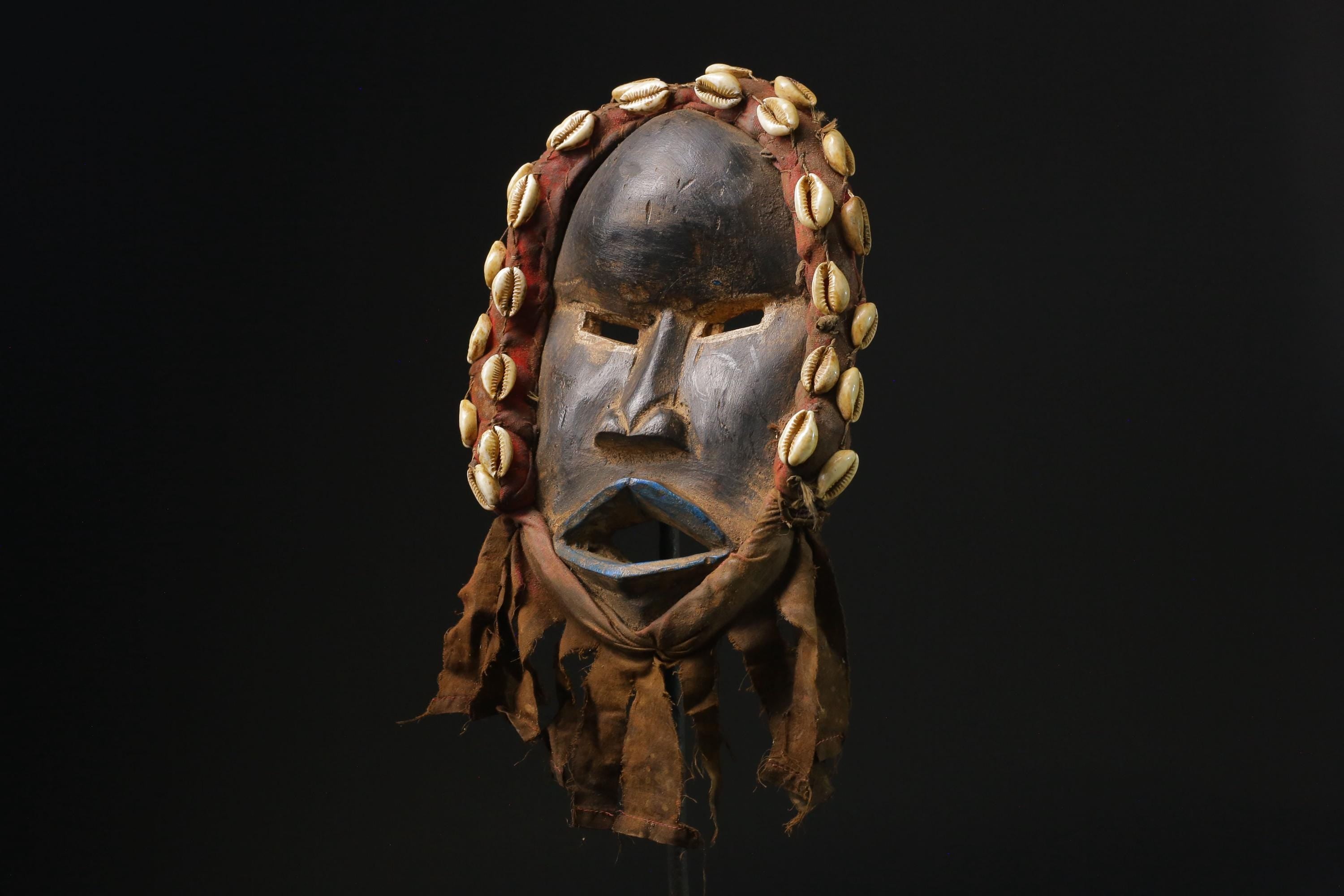 African Tribal Face Mask Wood Hand Carved Vintage Wall Hanging Dan masks for wall-G2339
