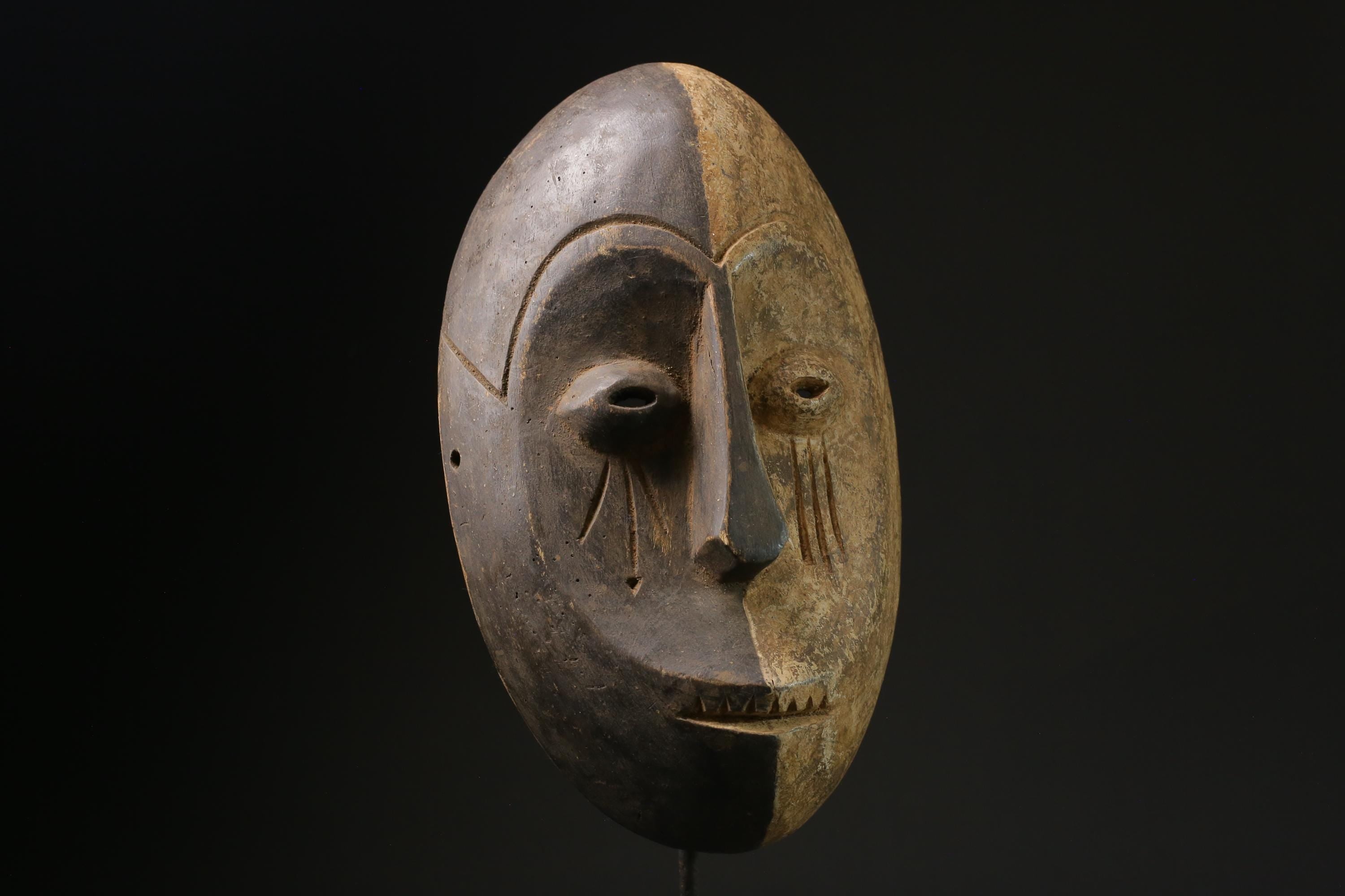 African Tribal Face Mask Wood Hand Carved Vintage Wall Hang Passport Mask-5605
