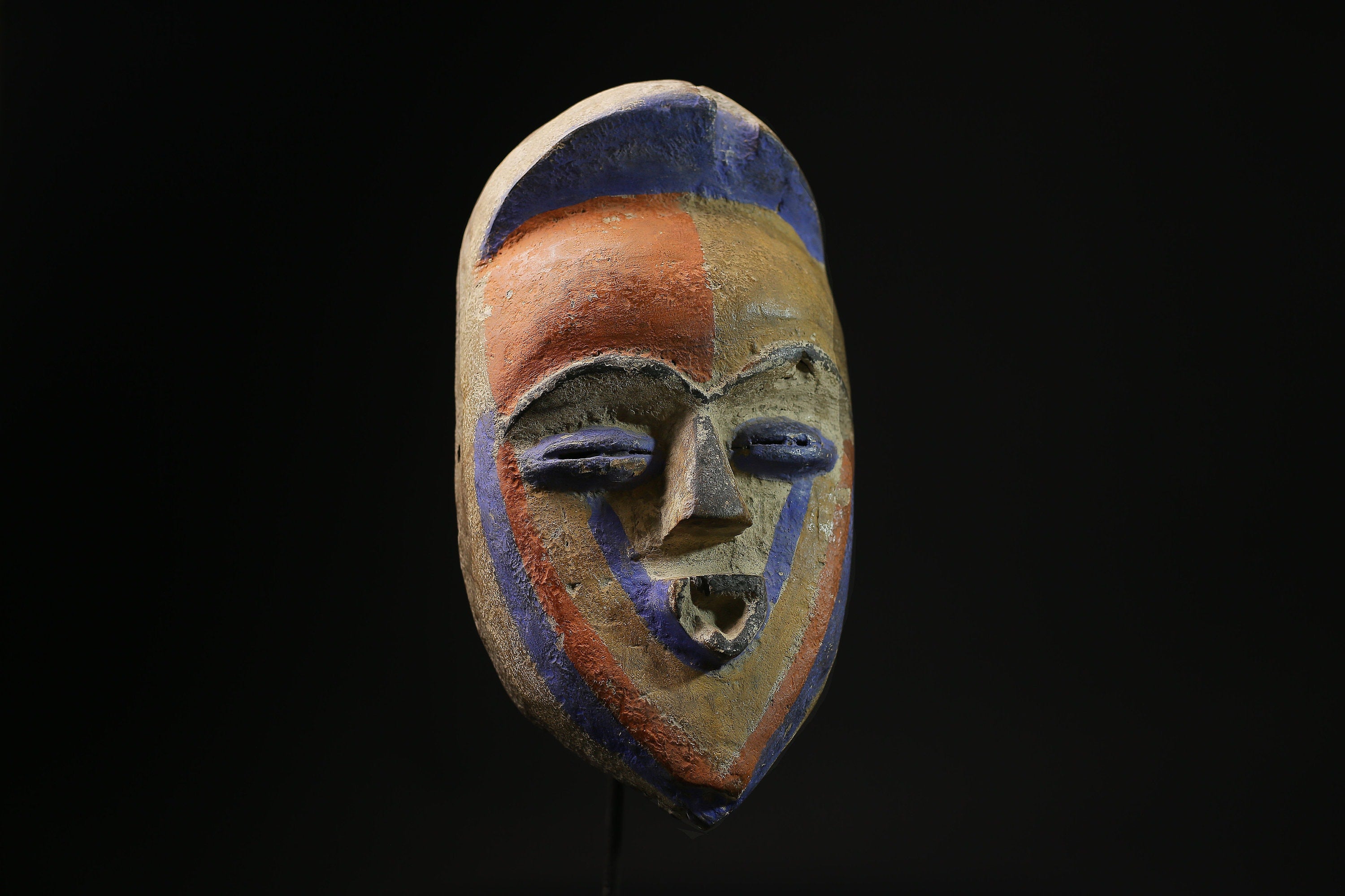 African Tribal Face Mask Authentic traditional Muminia mask in Lega art-G2090