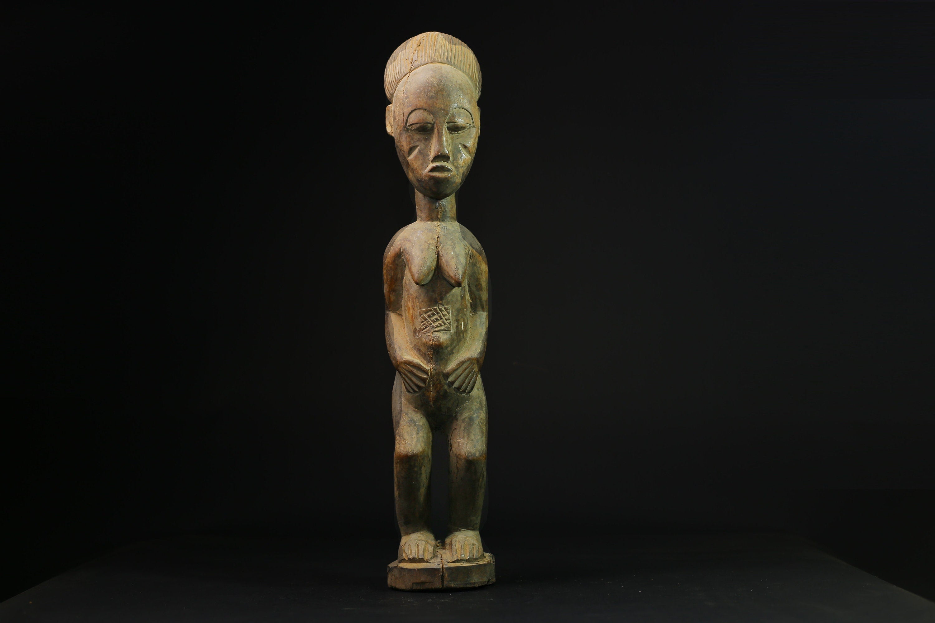African sculpture from the African Hakan tribe Gif a wooden sculpture-G2107