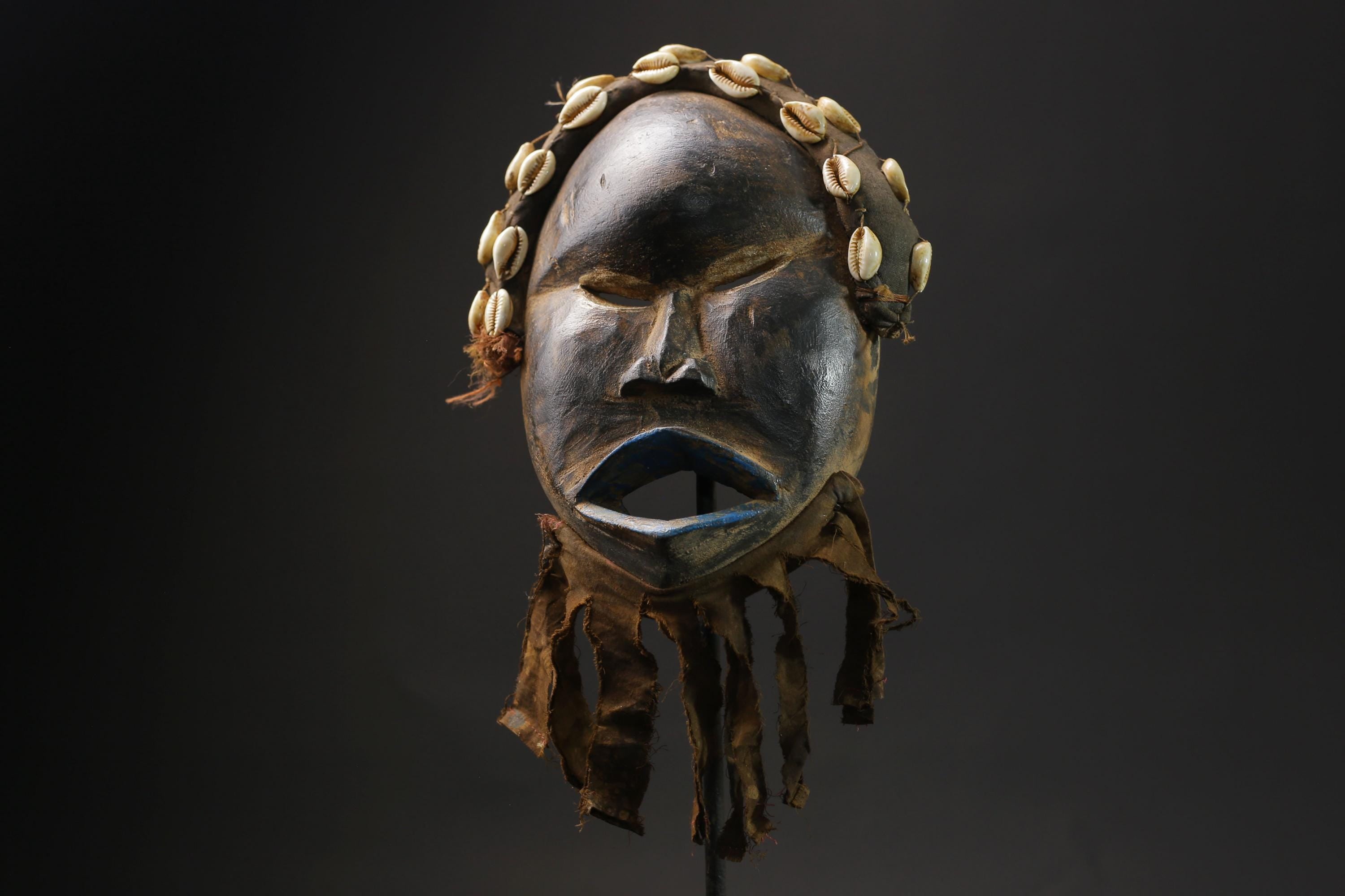 African Tribal Face Mask Wood Hand Carved Vintage Wall Hanging Dan mask masks for wall -G2390