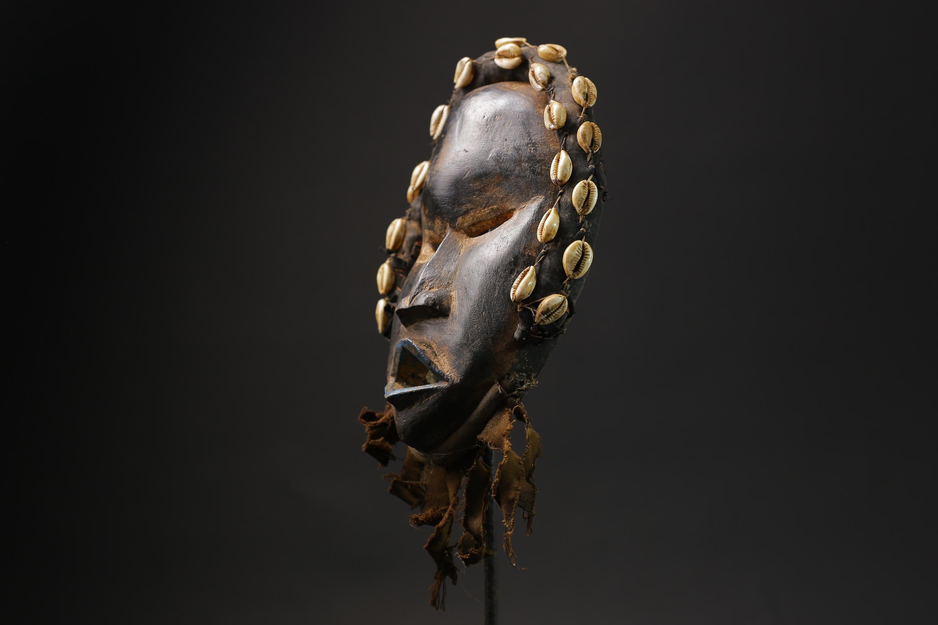 African Tribal Face Mask Wood Hand Carved Vintage Wall Hanging Dan mask masks for wall -G2392