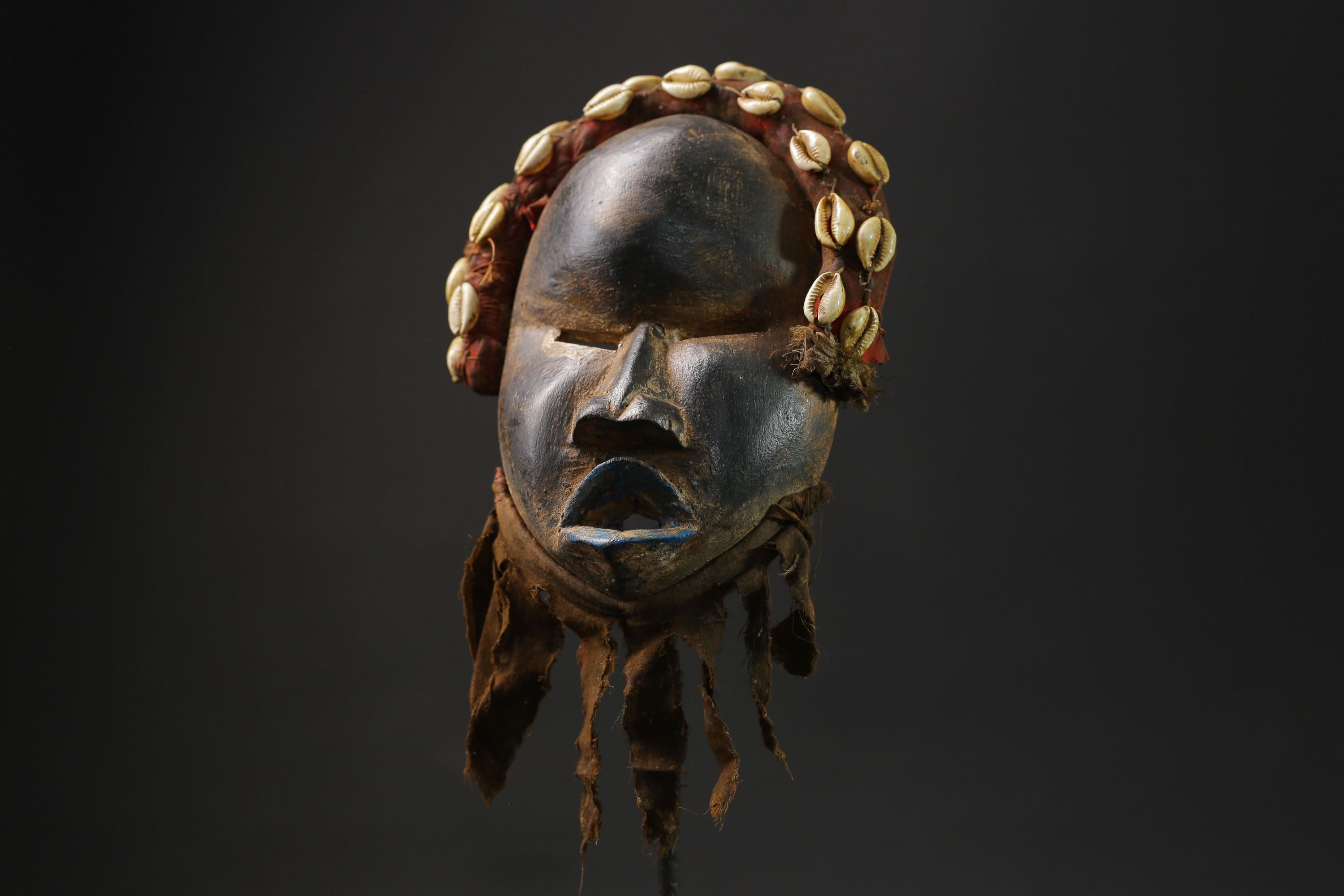 African Tribal Face Mask Wood Hand Carved Vintage Wall Hanging Dan mask masks for wall -G2394