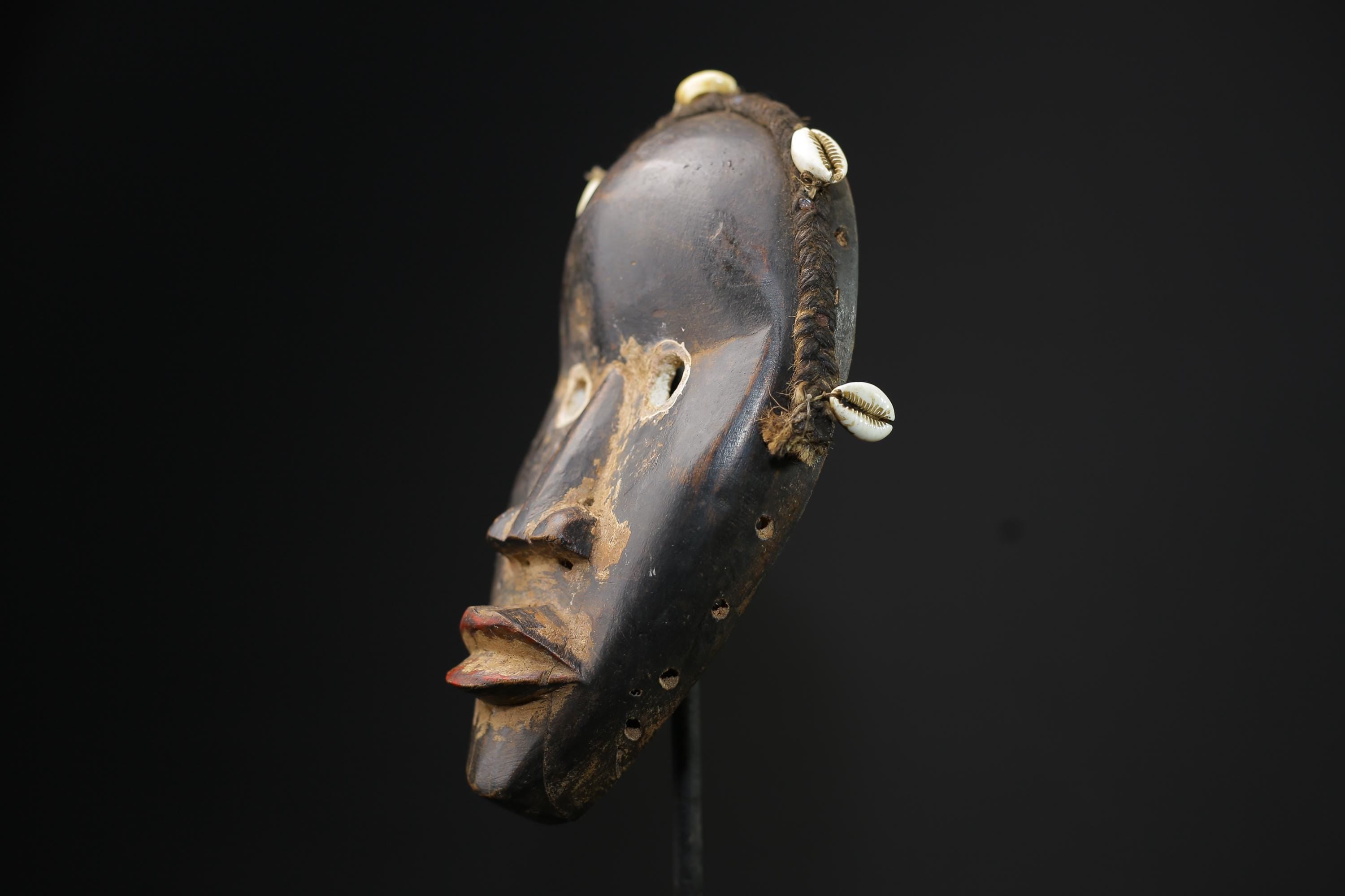 African Tribal Face Mask Wood Hand Carved Wall Hanging Kuba Dan Mask-9690