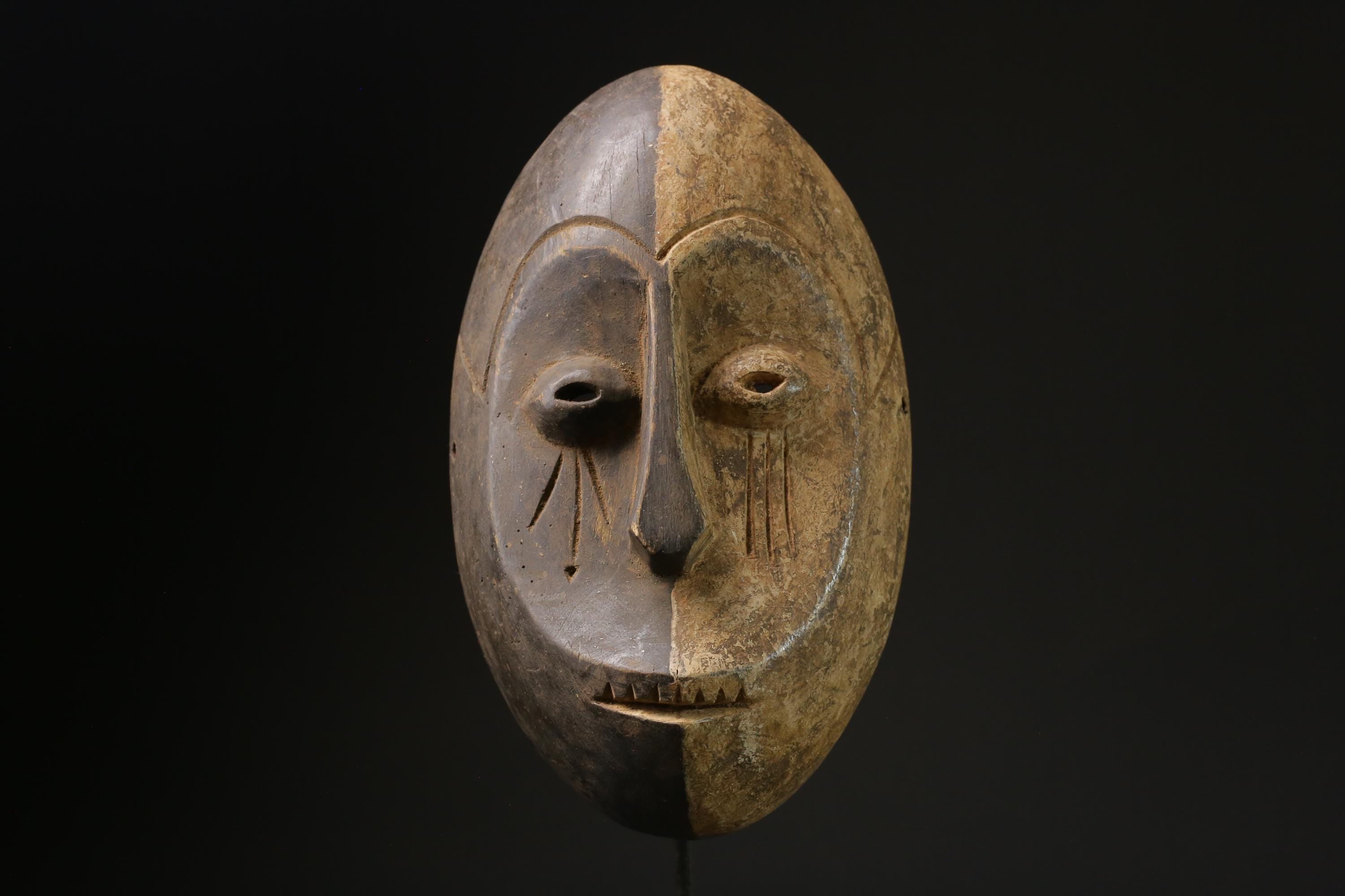 African Tribal Face Mask Wood Hand Carved Vintage Wall Hang Passport Mask-5605