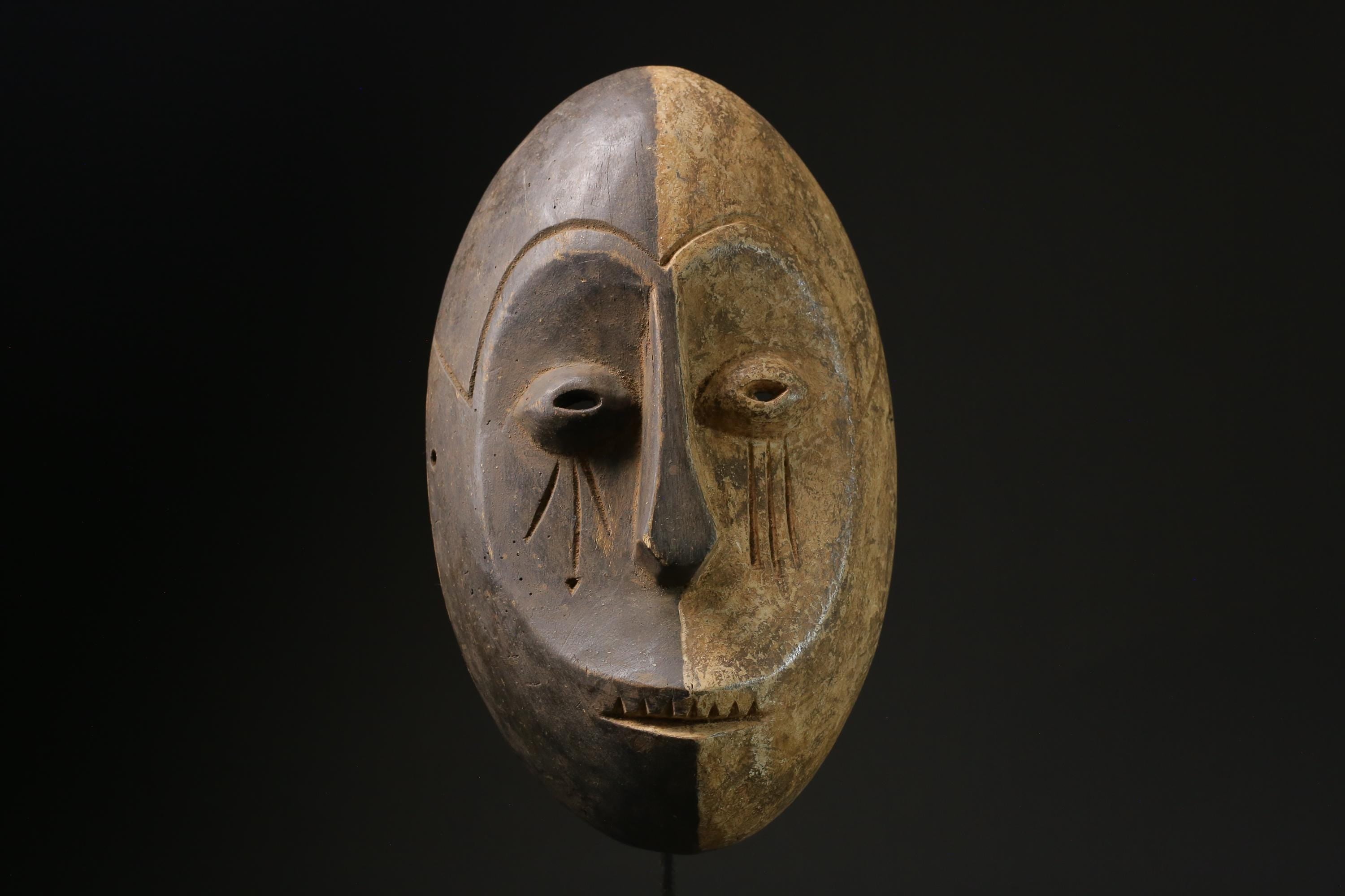 African Tribal Face Mask Wood Hand Carved Vintage Wall Hang Passport Mask-5605