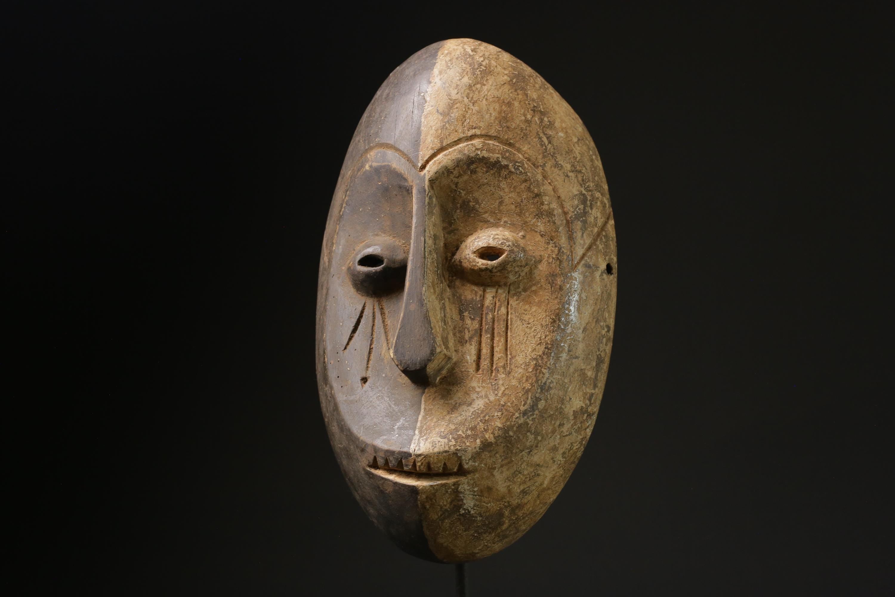African Tribal Face Mask Wood Hand Carved Vintage Wall Hang Passport Mask-5605