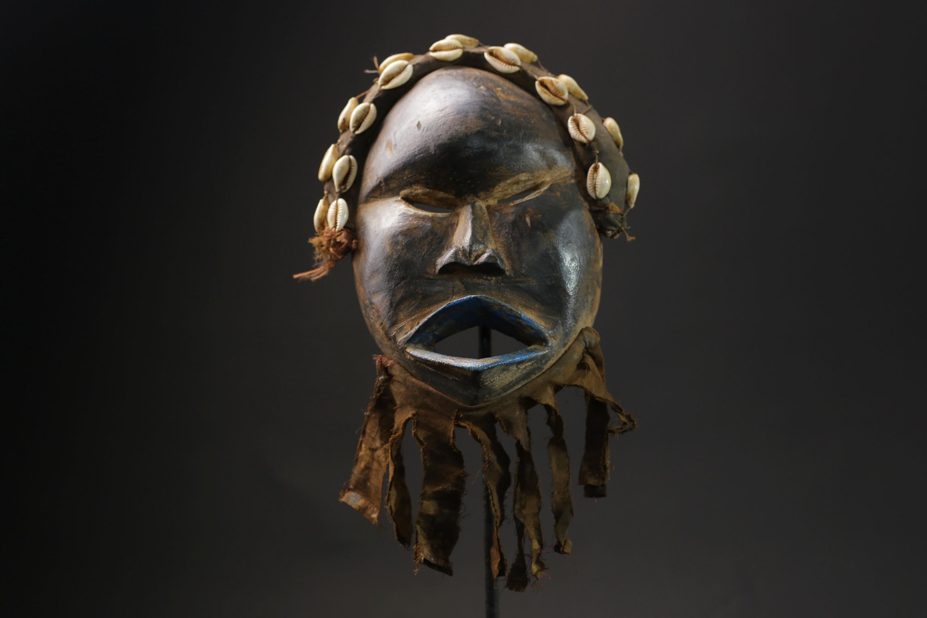 African Tribal Face Mask Wood Hand Carved Vintage Wall Hanging Dan mask masks for wall -G2390
