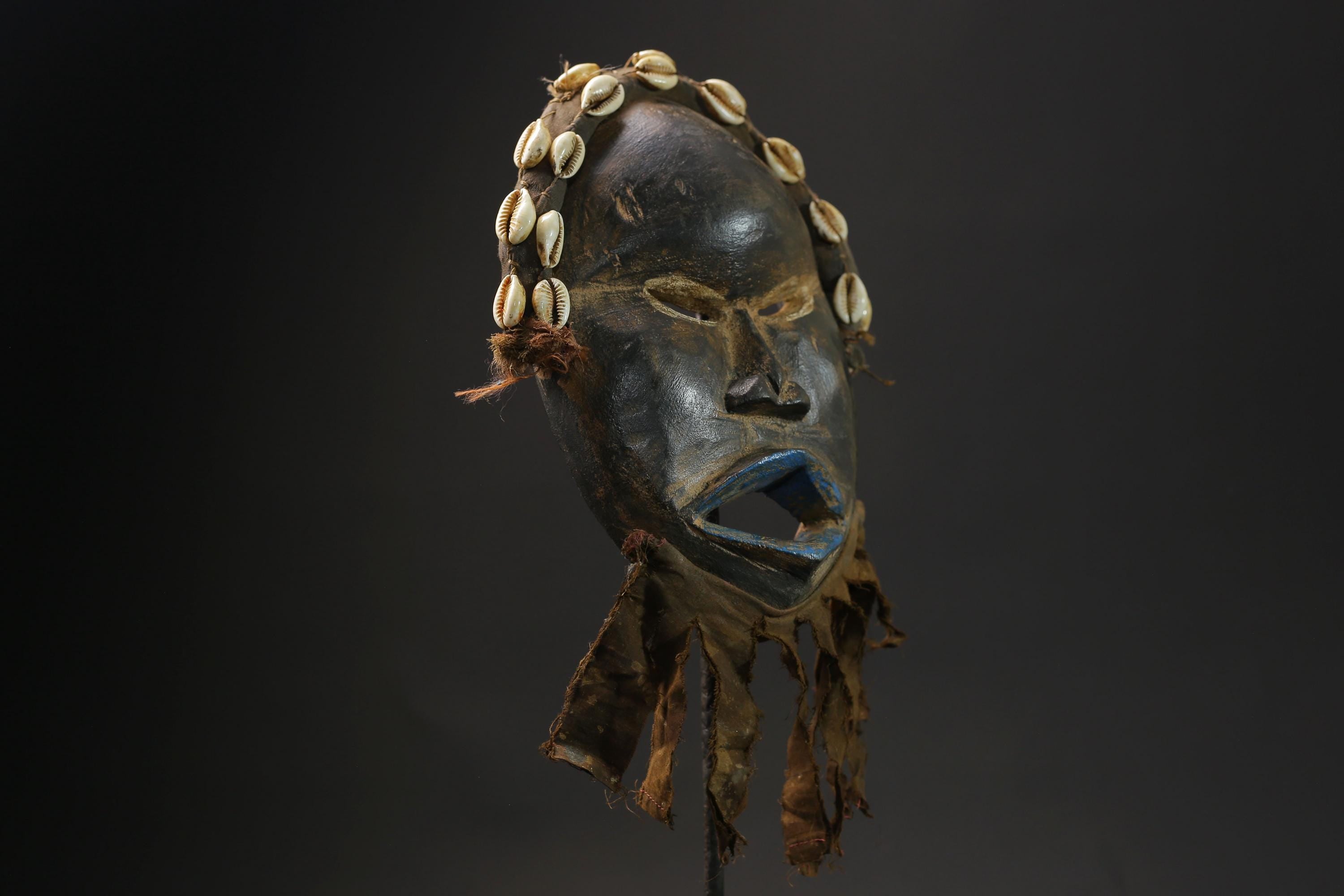 African Tribal Face Mask Wood Hand Carved Vintage Wall Hanging Dan mask masks for wall -G2390
