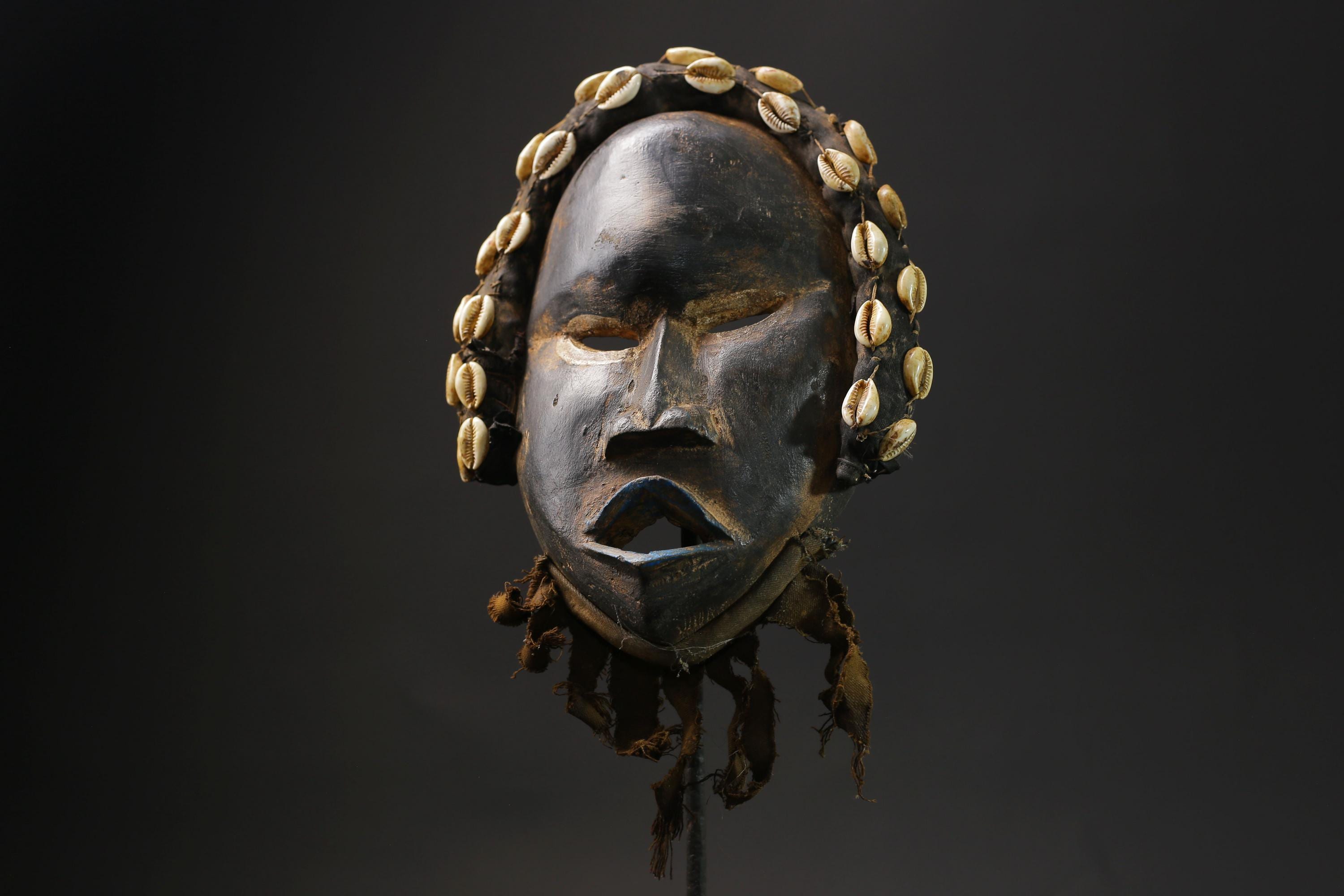African Tribal Face Mask Wood Hand Carved Vintage Wall Hanging Dan mask masks for wall -G2392