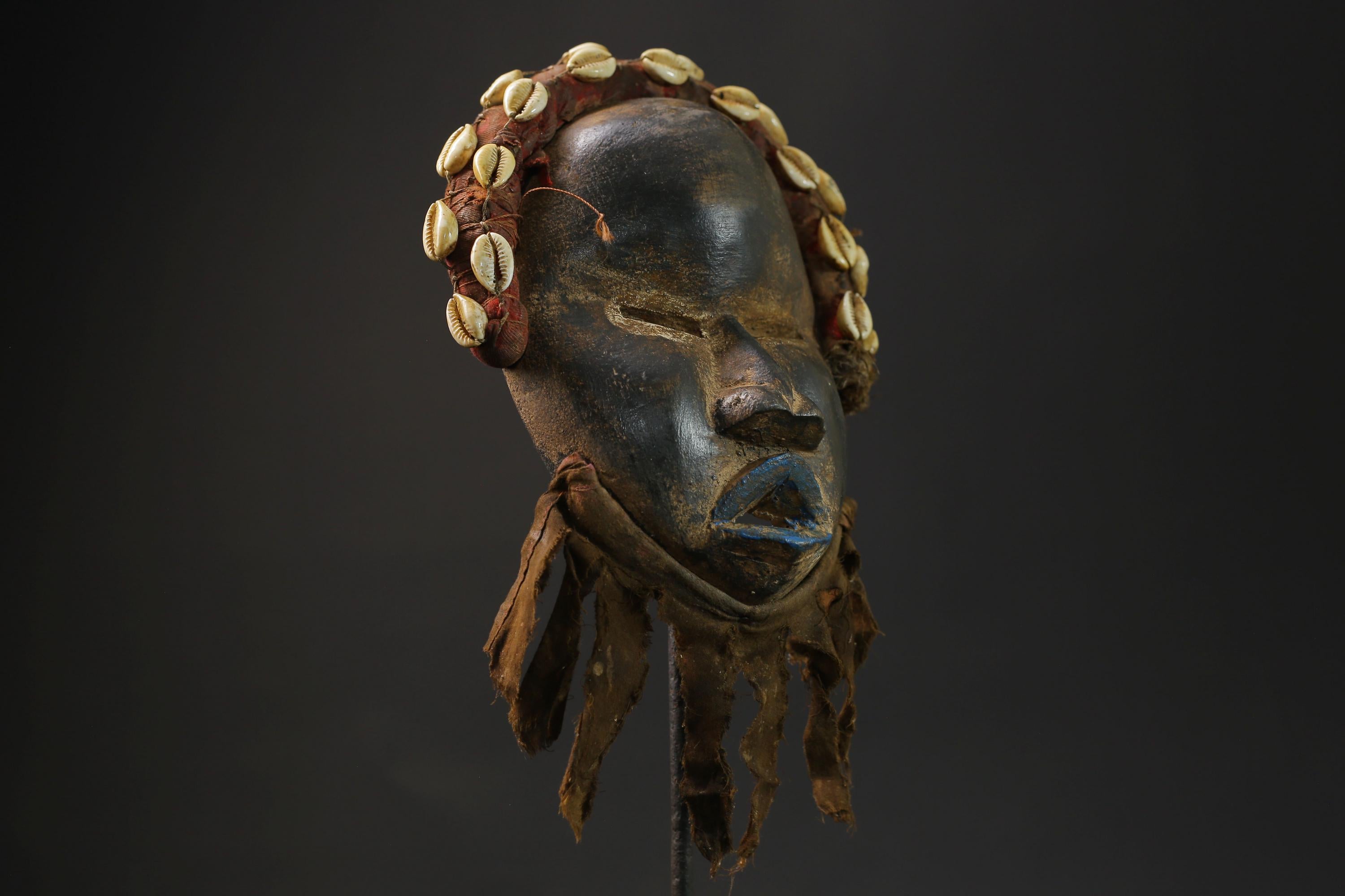African Tribal Face Mask Wood Hand Carved Vintage Wall Hanging Dan mask masks for wall -G2394