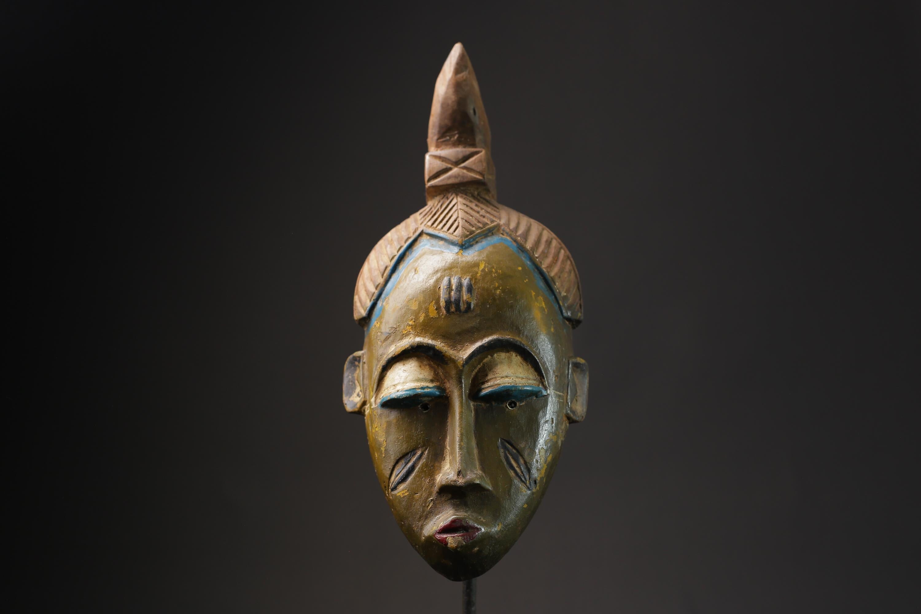 African Tribal Face Mask Wood Hand Carved Wall Hanging Guro Mask Baule masks for wall-G2420