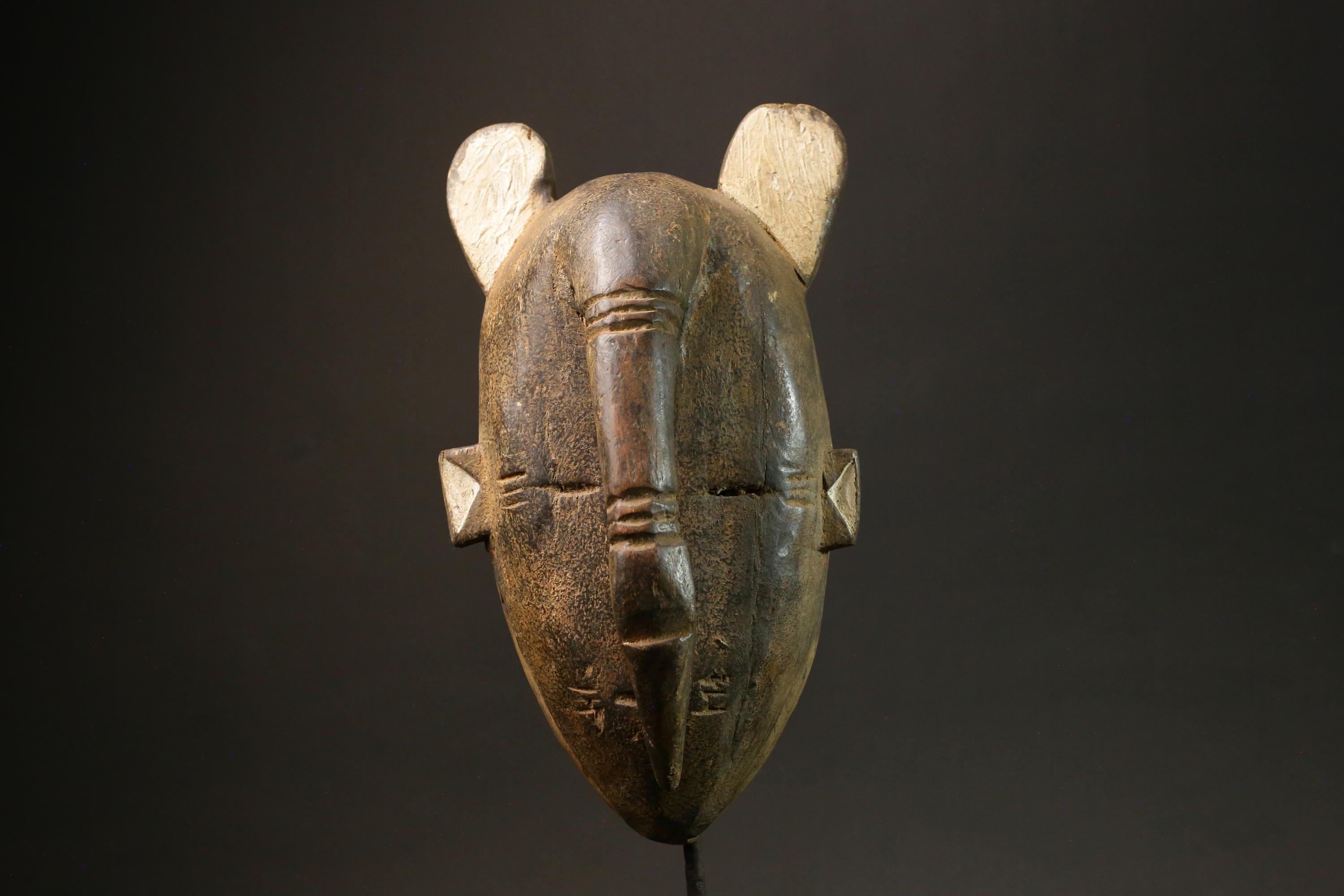 African Guro Mask - Handmade Carved Wood Wall Hanging with Elephant Nose Masks for wall-9120