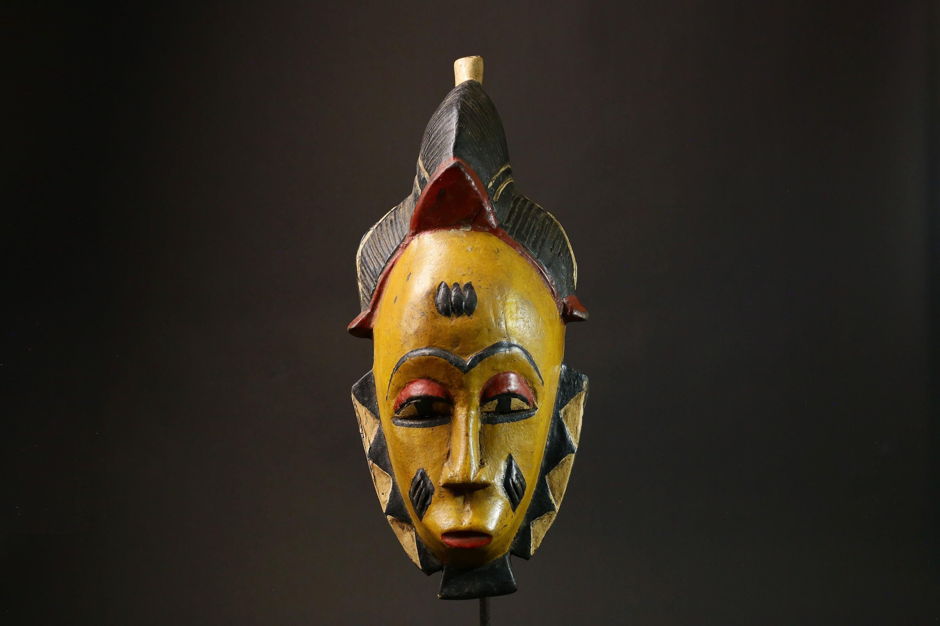 African Handmade Guru Mask Unique Wall Art Decor from Côte d'Ivoire Ideal for Home Decorative Ethnic Artisan Craft Traditional Style -7918