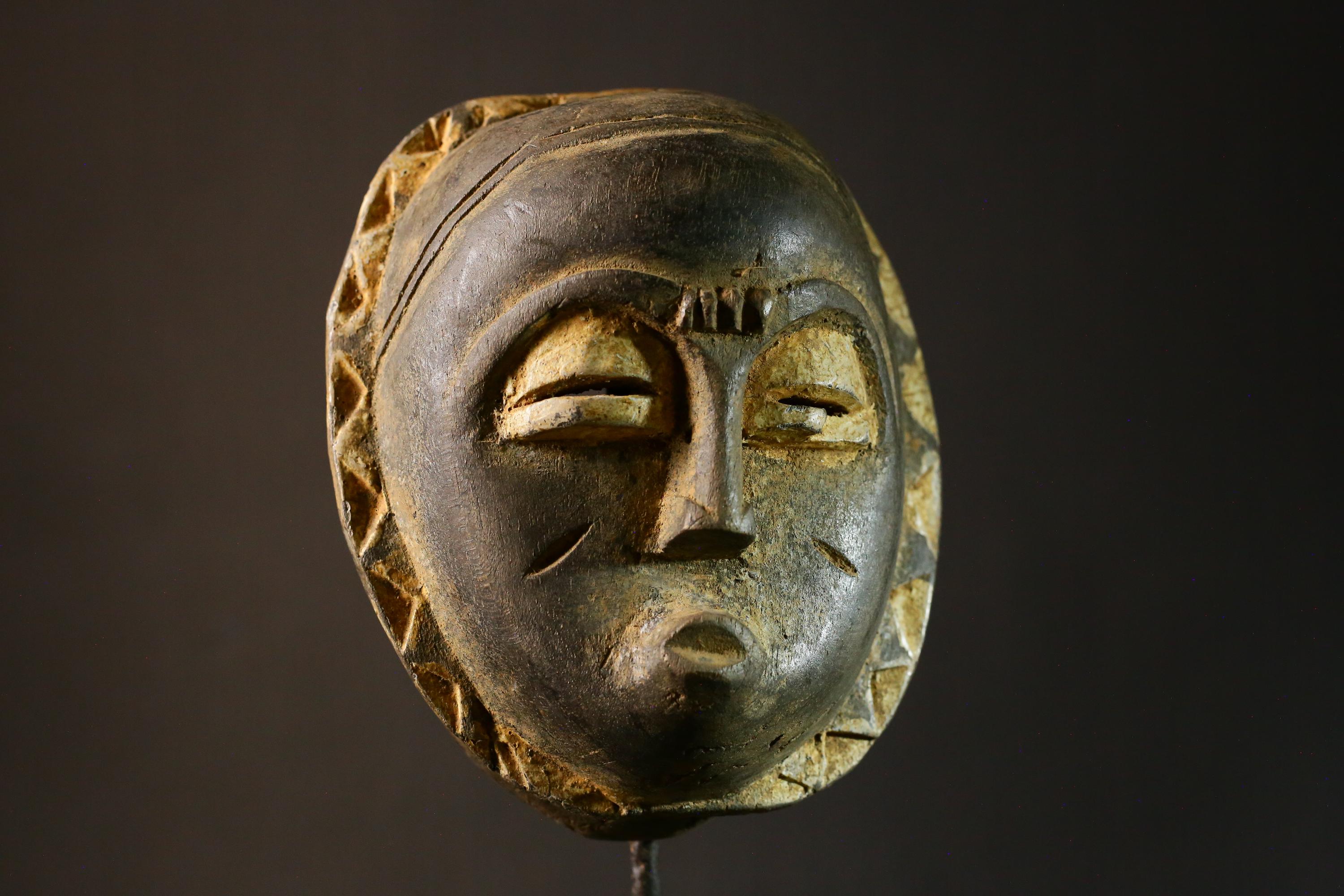 African mask Gugu Tribe African Mask The Face of the Sun Unique Cultural Collectible Art Piece 4928