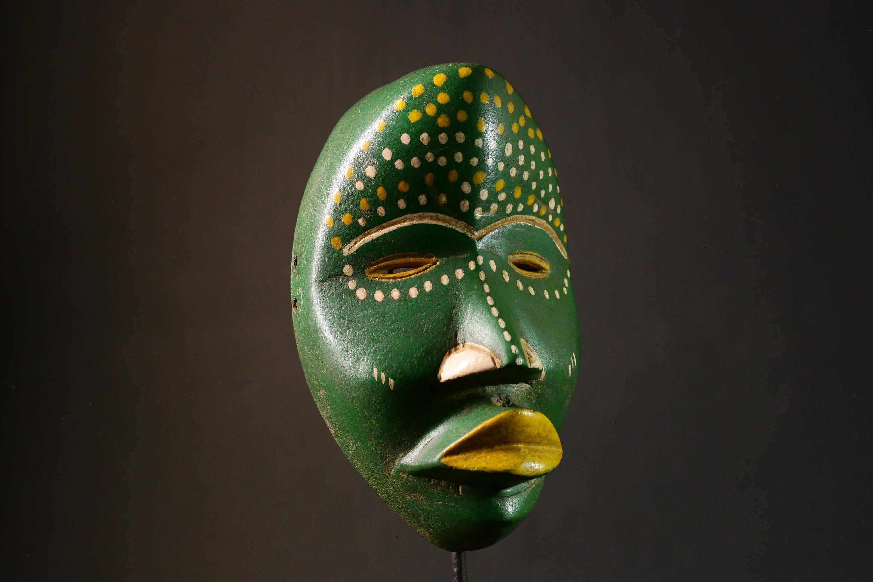African Dan Gunye Mask - Traditional Brown Wood Wall Hanging Decor Masks for wall-G3300