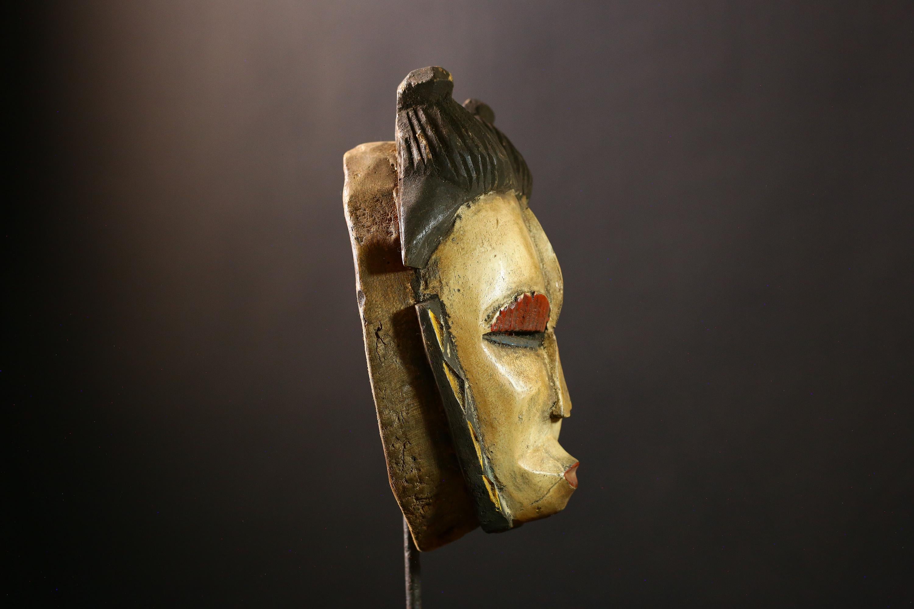 African Mask Guro - Unique Hand-Carved Wooden Wall Art, Tribal Decor Sculpture for Home, Collectibles, Cultural Heritage-5250