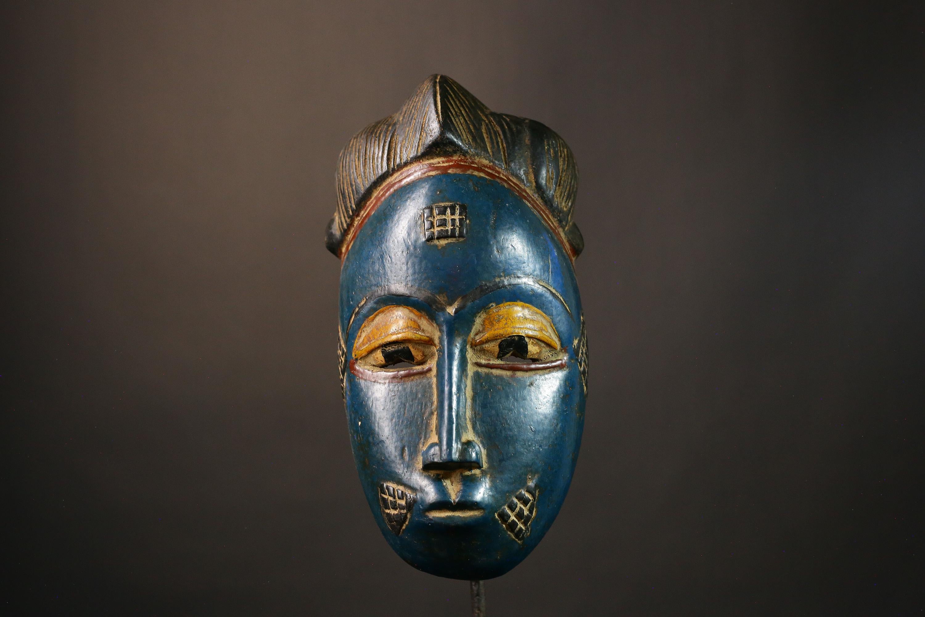 African Mask Carved Wooden Guro Baule Tribal Face Mask Unique Home Decor Art Piece Cultural Accent for Space Ethnic Wall Decoration  -9488