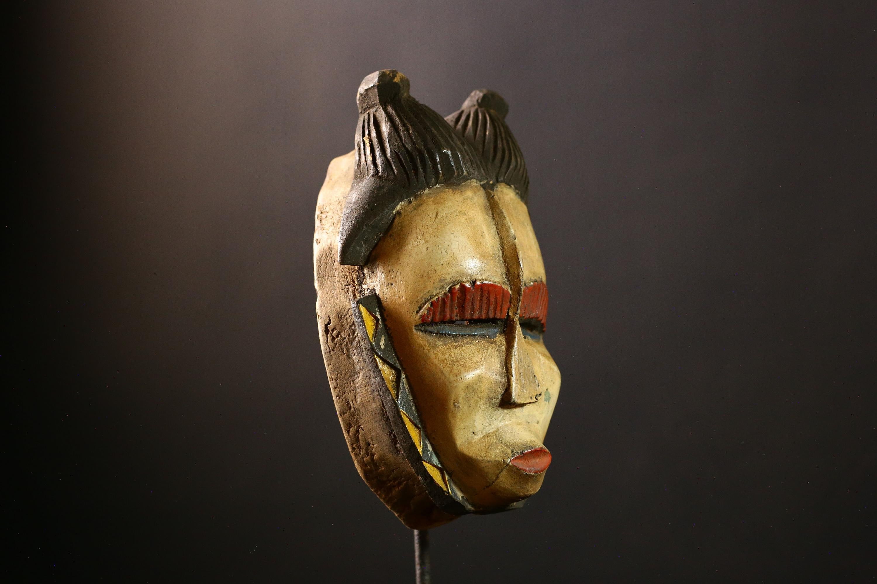 African Mask Guro - Unique Hand-Carved Wooden Wall Art, Tribal Decor Sculpture for Home, Collectibles, Cultural Heritage-5250