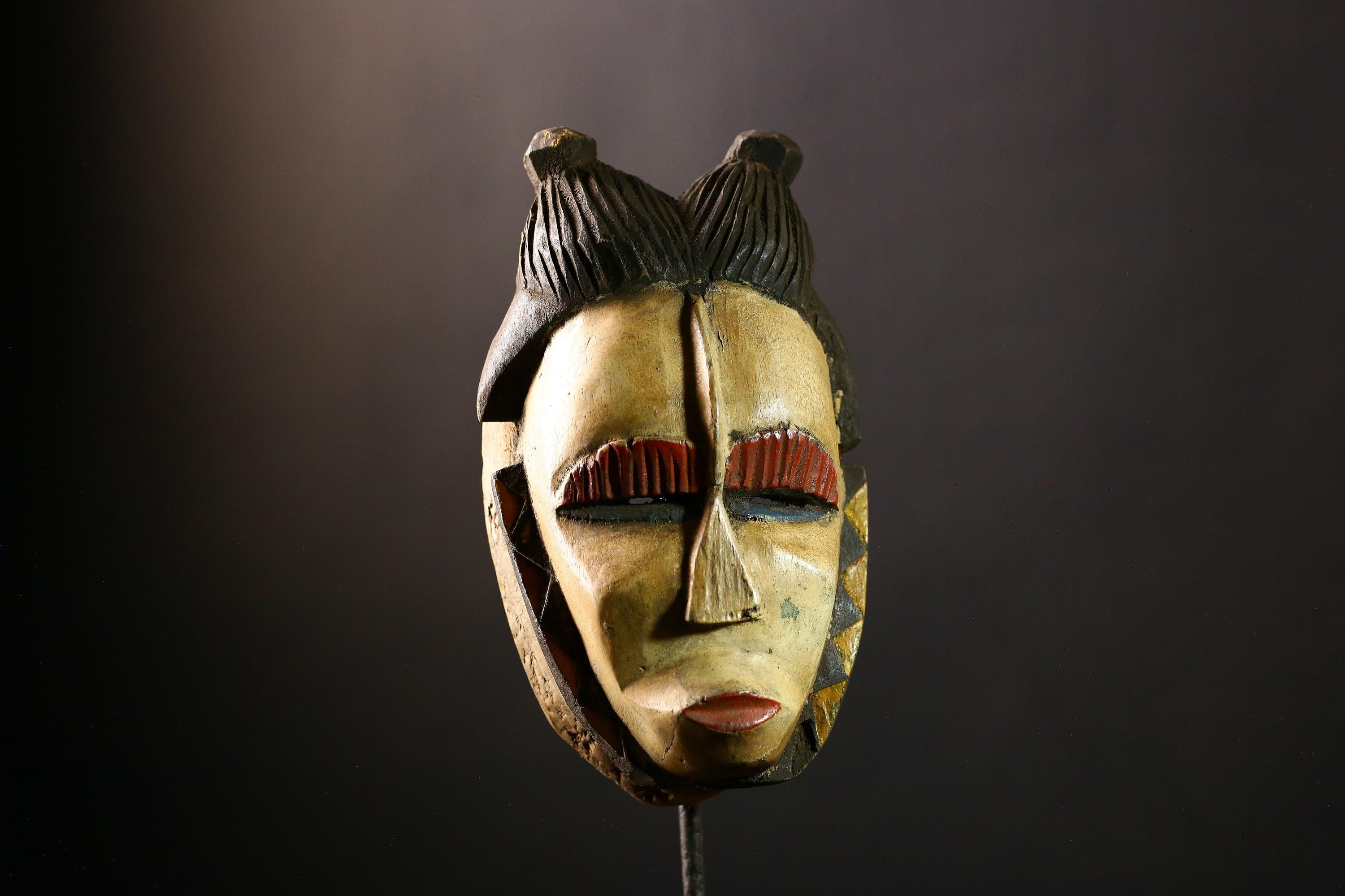African Mask Guro - Unique Hand-Carved Wooden Wall Art, Tribal Decor Sculpture for Home, Collectibles, Cultural Heritage-5250