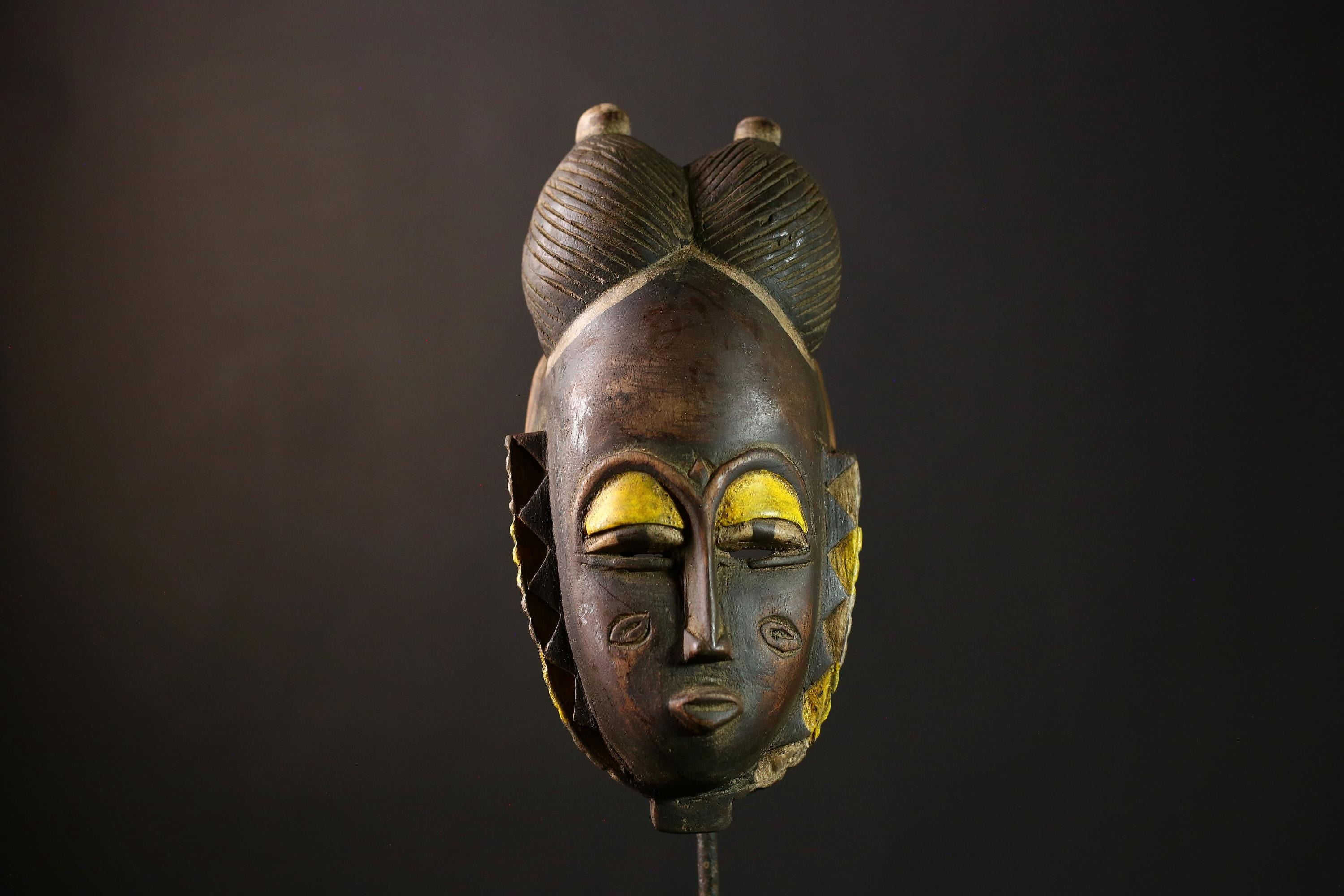 African Guro Mask - Vintage Wood Carved Tribal Face Art, Unique Wall Hanging Decor, Handcrafted Ethnic Sculpture for Collectors-G3959
