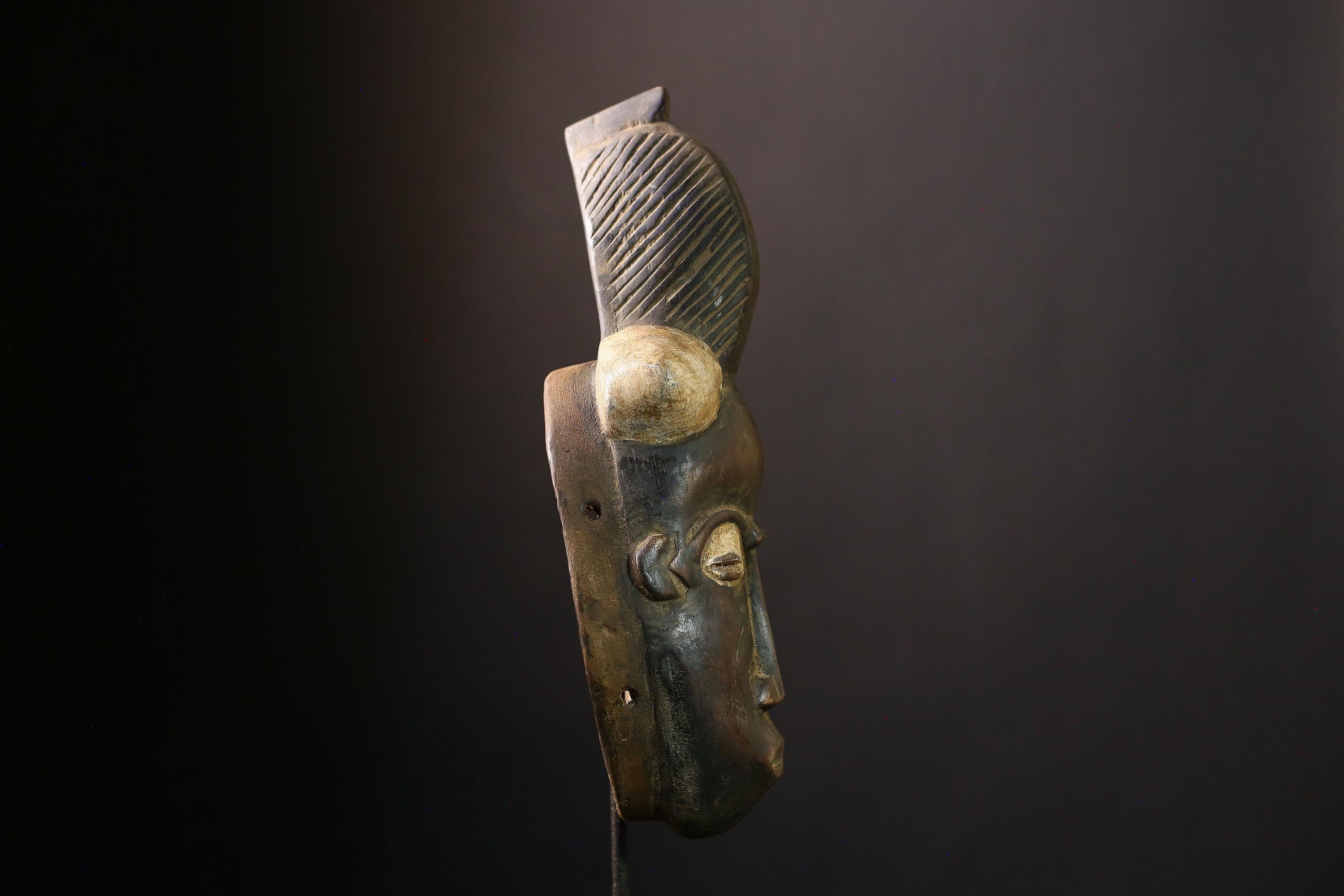 African Guro Mask - Hand-Carved Tribal Face, Unique Wooden Wall Art Decor, Ethnic Sculpture, Vintage Collectible for Home-G4010