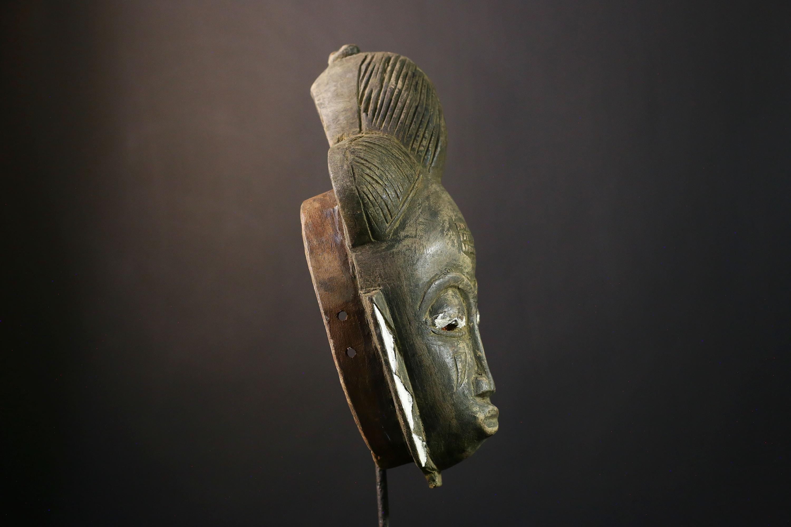 African Mask - Vintage Hand-Carved Guro Wooden Wall Decor - Unique Tribal Art Piece for Ethnic Home Décor and Cultural Collectibles-8187