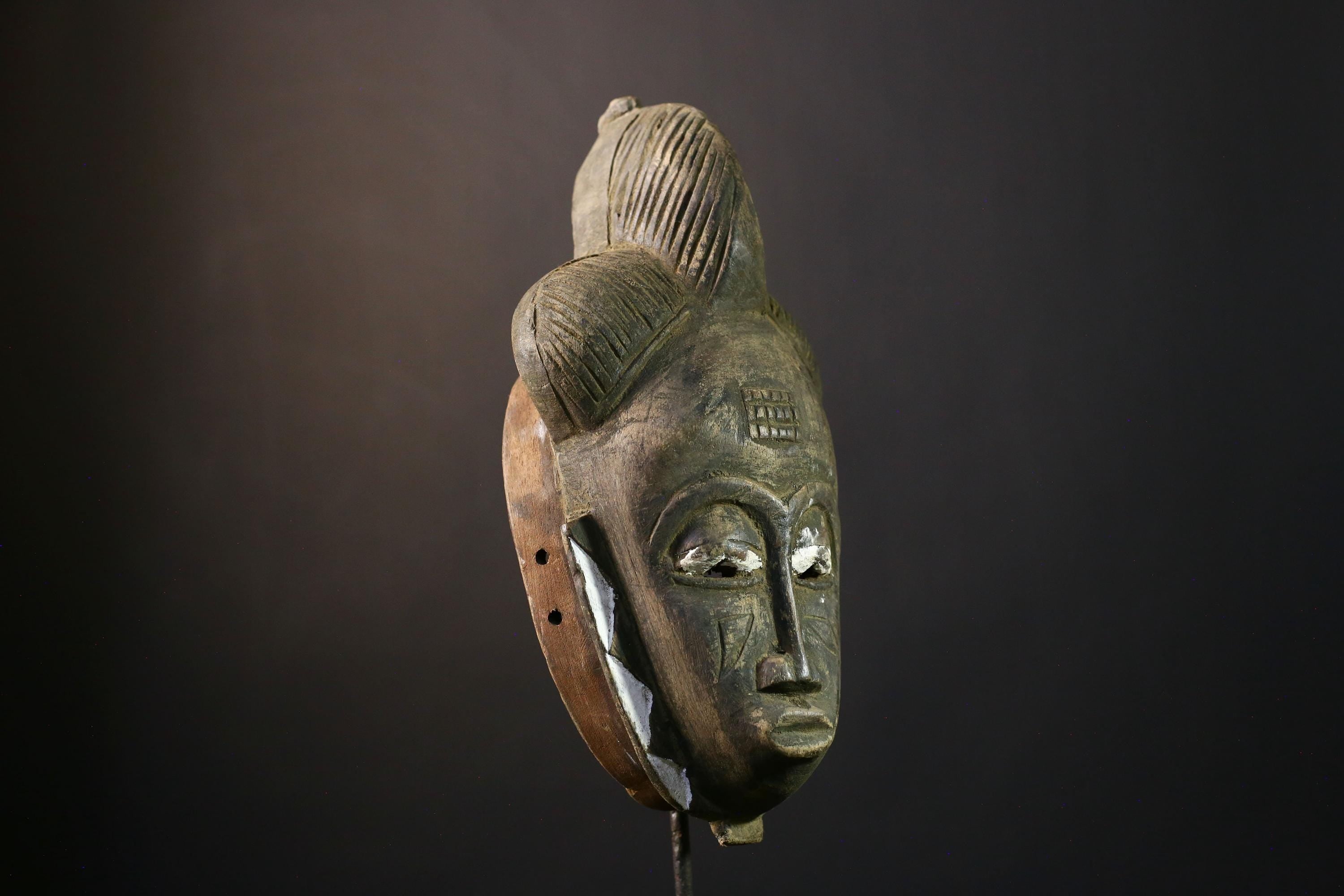 African Mask - Vintage Hand-Carved Guro Wooden Wall Decor - Unique Tribal Art Piece for Ethnic Home Décor and Cultural Collectibles-8187