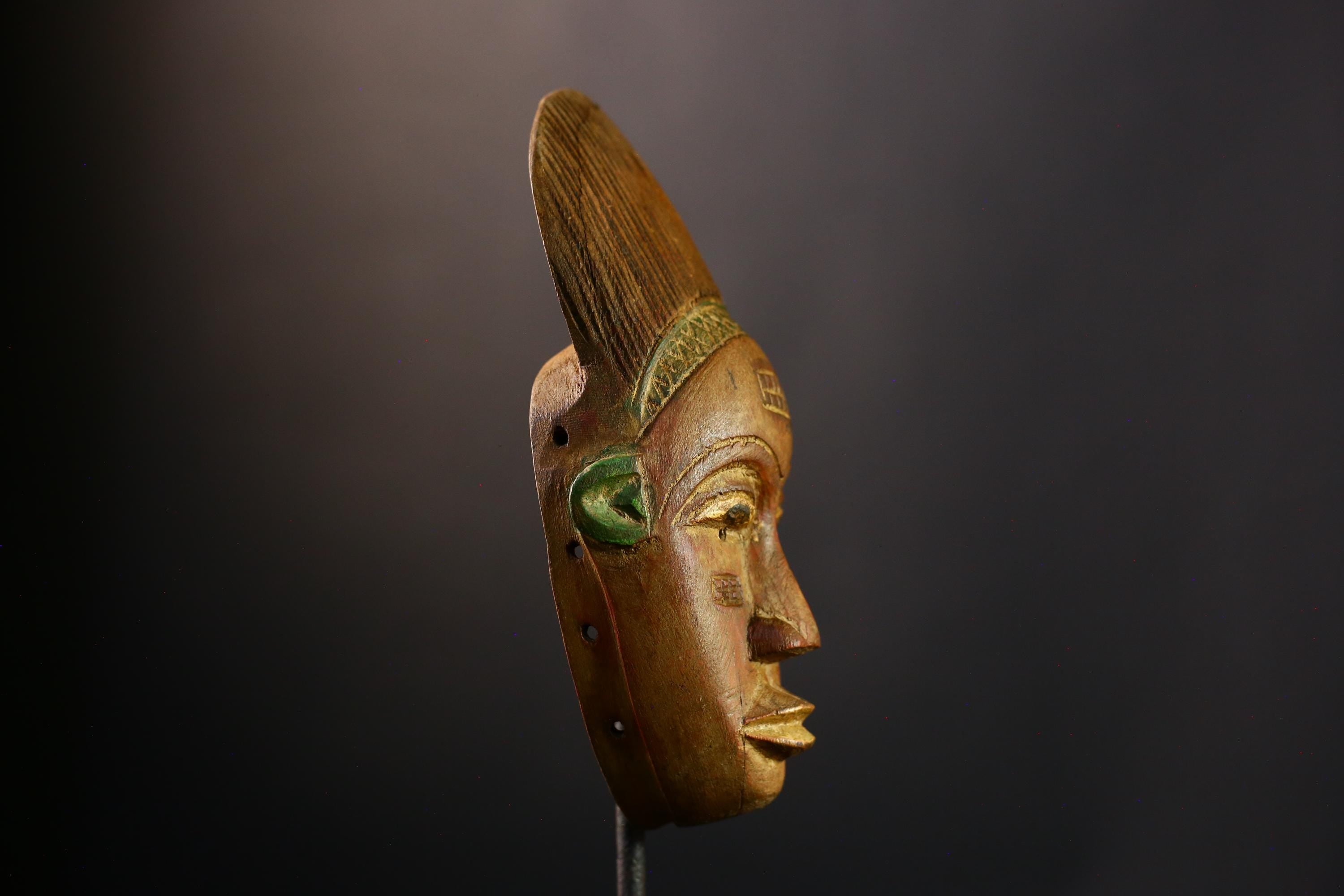 African Mask - Vintage Guro Tribe Hand-Carved Art - Unique Wall Decor from Côte d'Ivoire for Cultural Collectibles and Home Display-9645