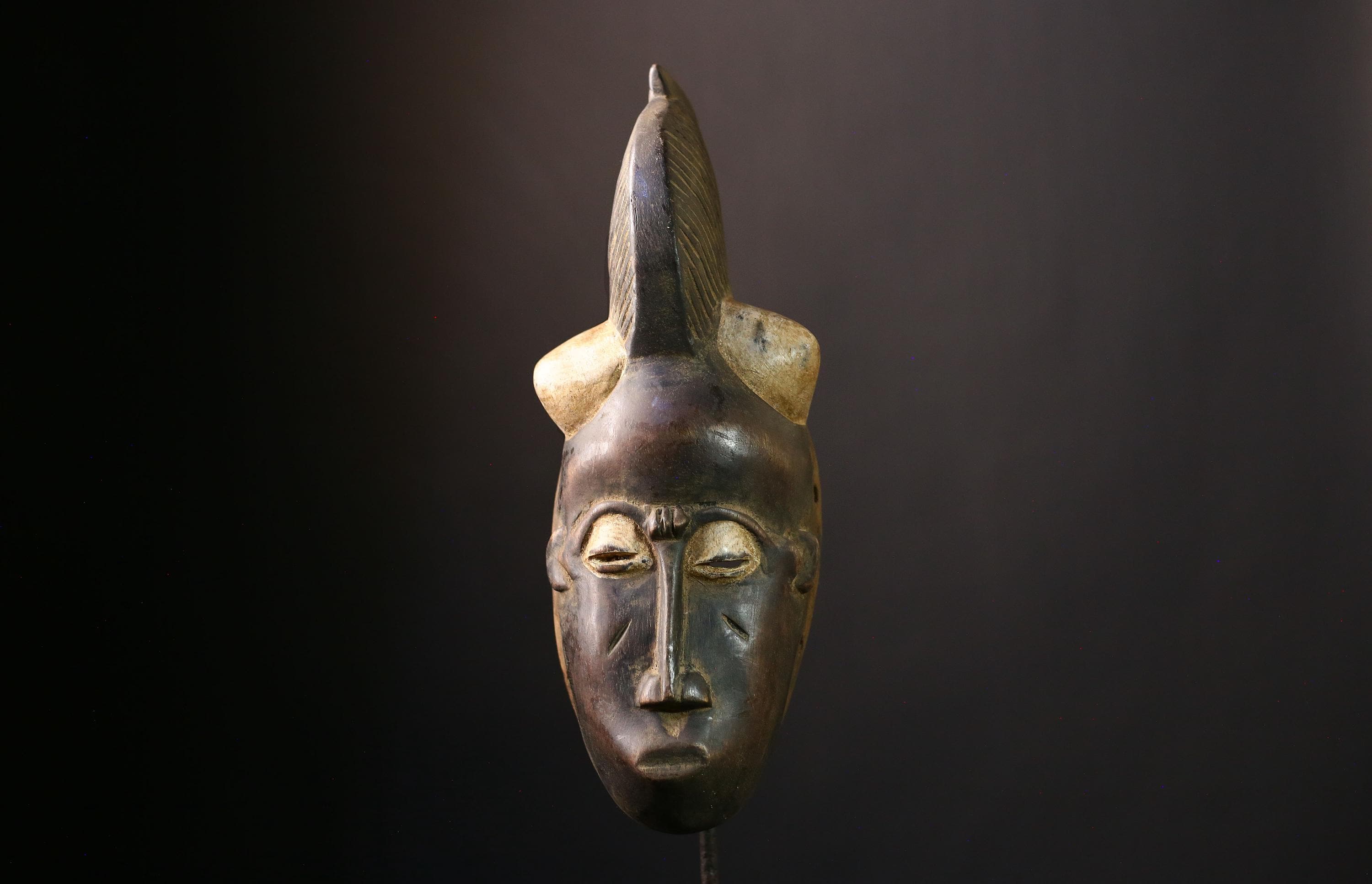 African Guro Mask - Hand-Carved Tribal Face, Unique Wooden Wall Art Decor, Ethnic Sculpture, Vintage Collectible for Home-G4010