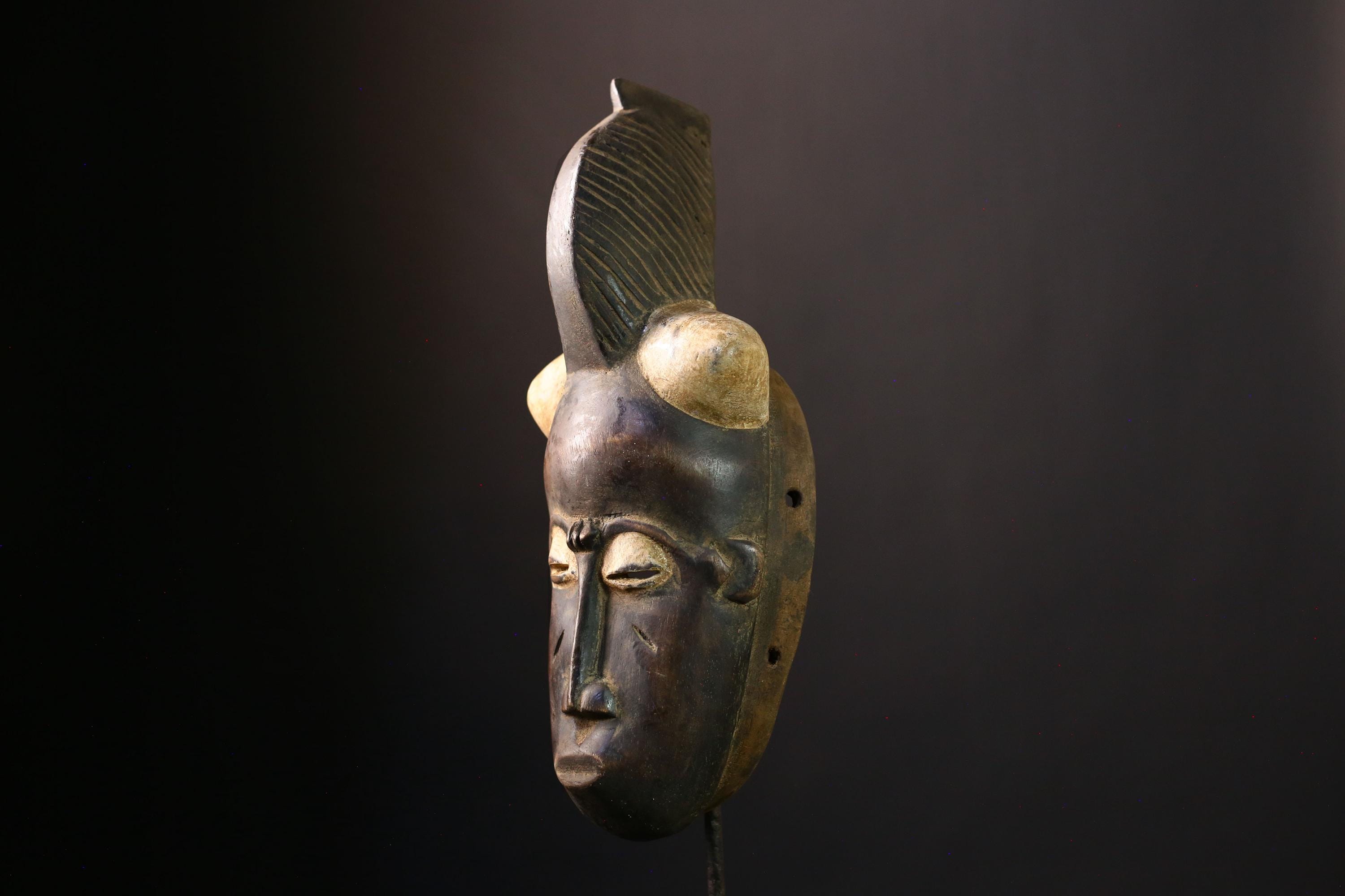 African Guro Mask - Hand-Carved Tribal Face, Unique Wooden Wall Art Decor, Ethnic Sculpture, Vintage Collectible for Home-G4010