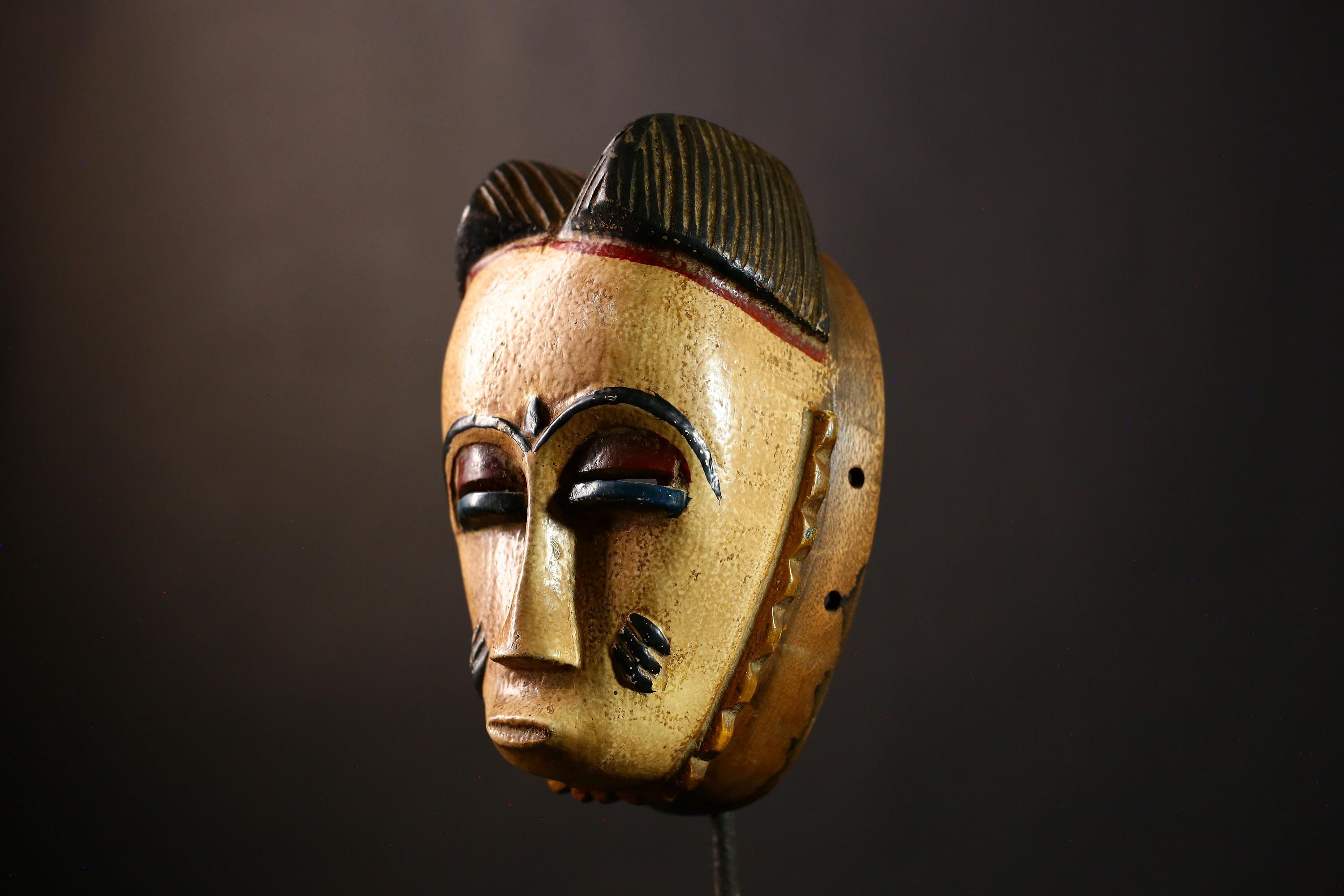African Mask Collectible Hand Carved Guro Baule Wall Hanging in White-9461