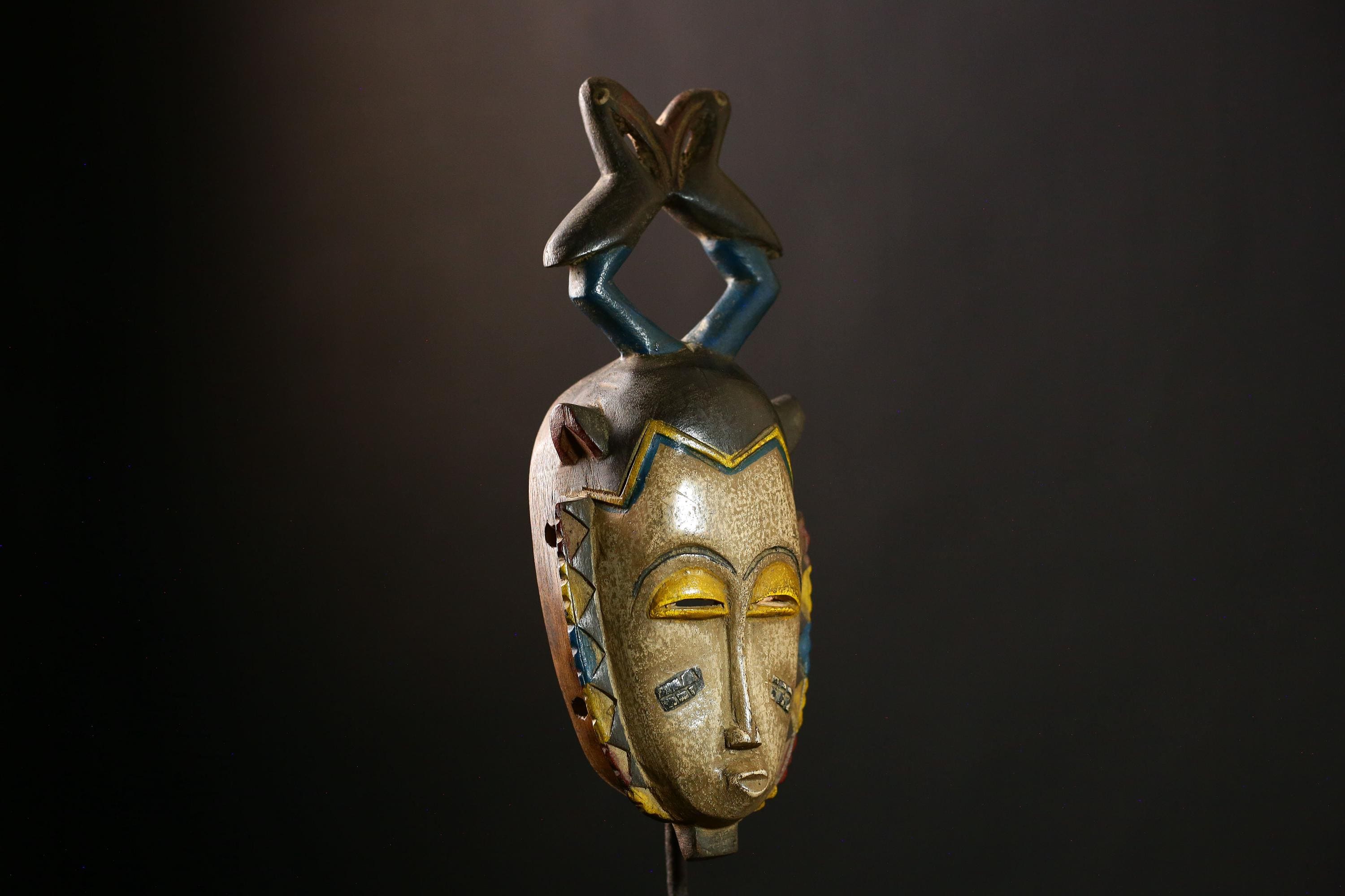 African Baule Mask - Handmade Tribal Wood Sculpture, Vintage Collectible Wall Art for Unique Decor - Stunning African Art Object-G4093