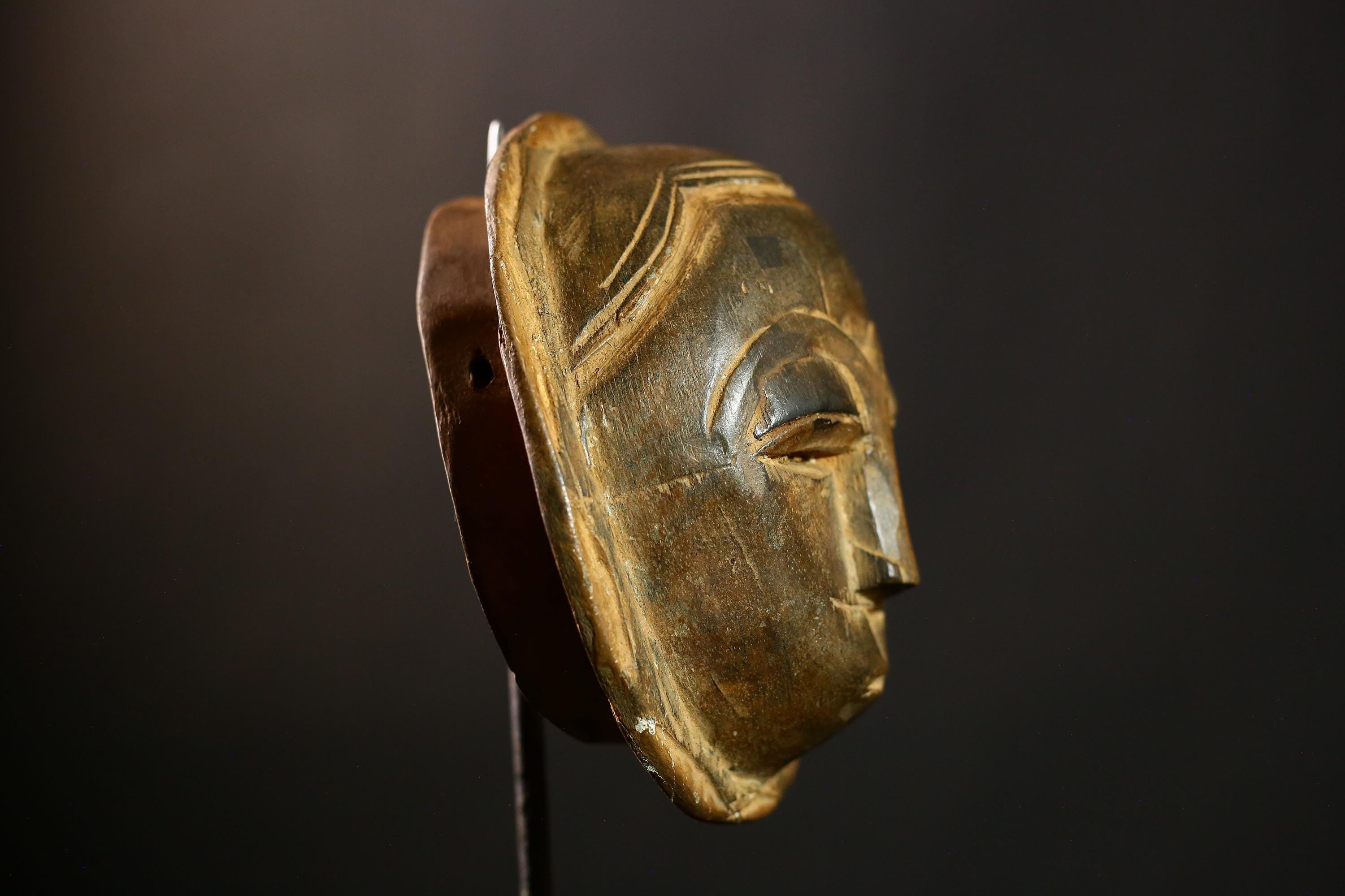 African Guro Vintage Mask, Hand-Carved Unique Wall Decor, Tribal Art Piece, Ethnic Sculpture, Collectible Decor for Home Display-4990
