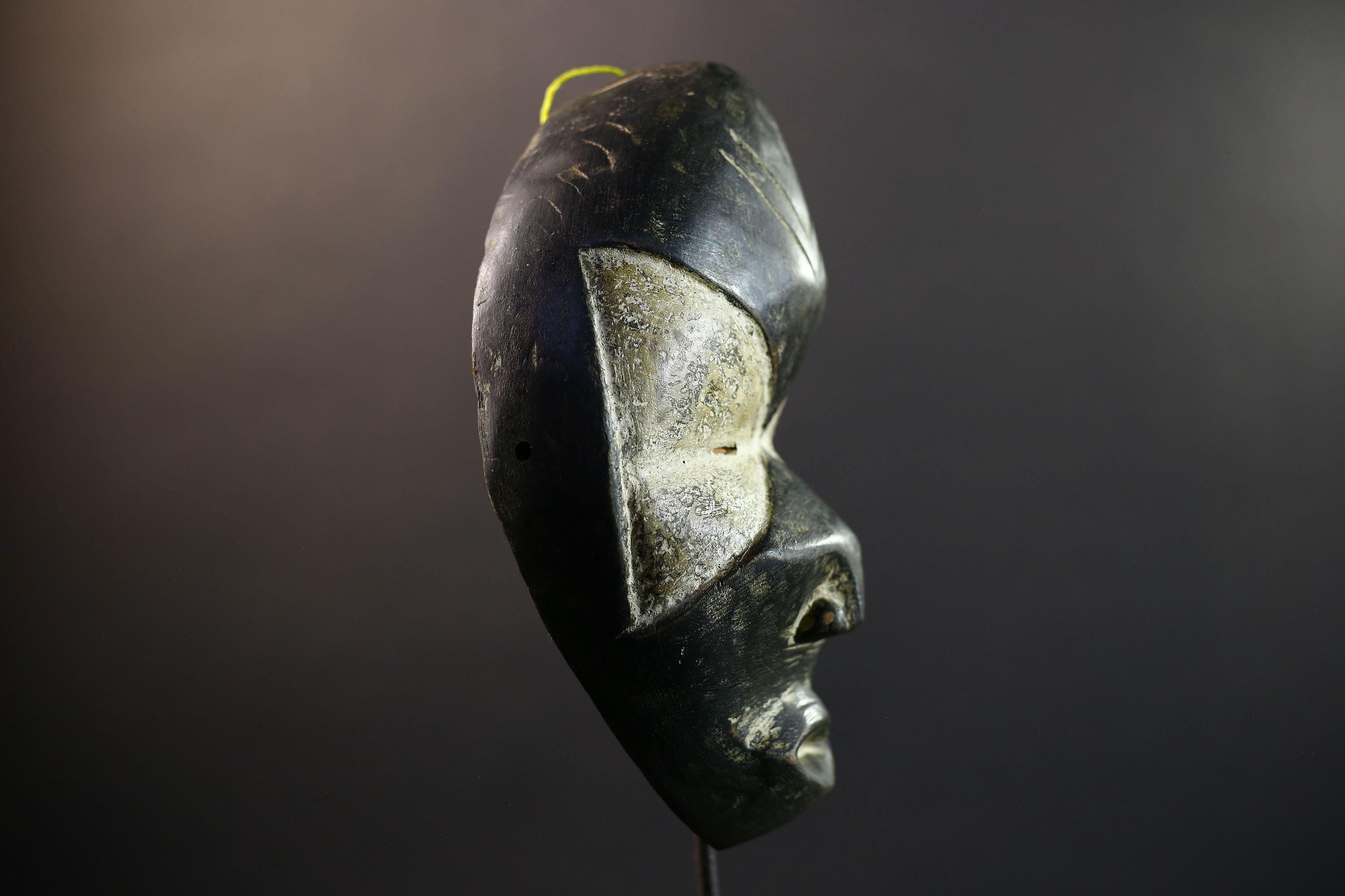 African War Mask Dan Tribe, Black & White Split Wood Wall Decor, Liberia Côte d’Ivoire Tribal Art, Vintage Carved Sculpture-G5313