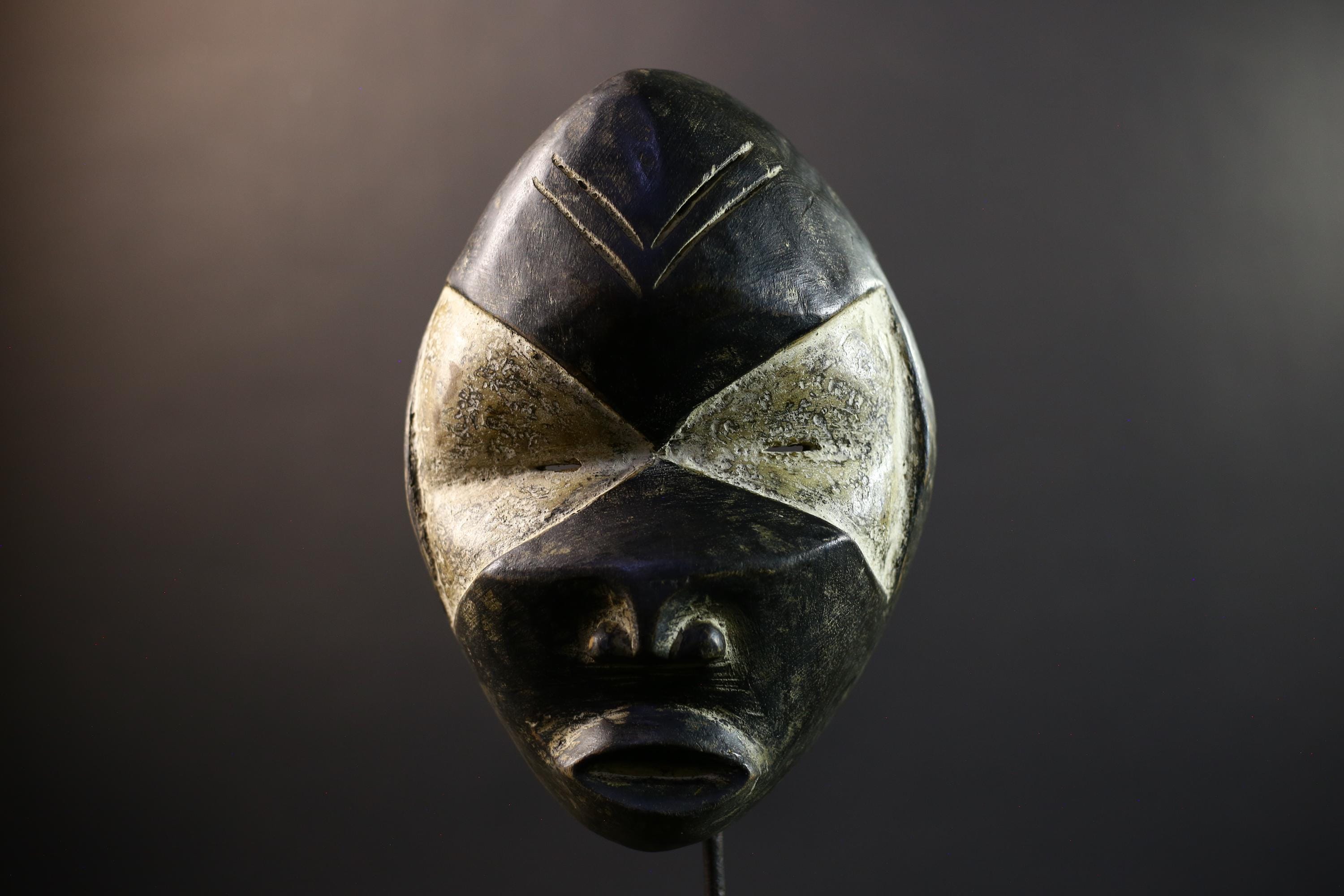 African War Mask Dan Tribe, Black & White Split Wood Wall Decor, Liberia Côte d’Ivoire Tribal Art, Vintage Carved Sculpture-G5313