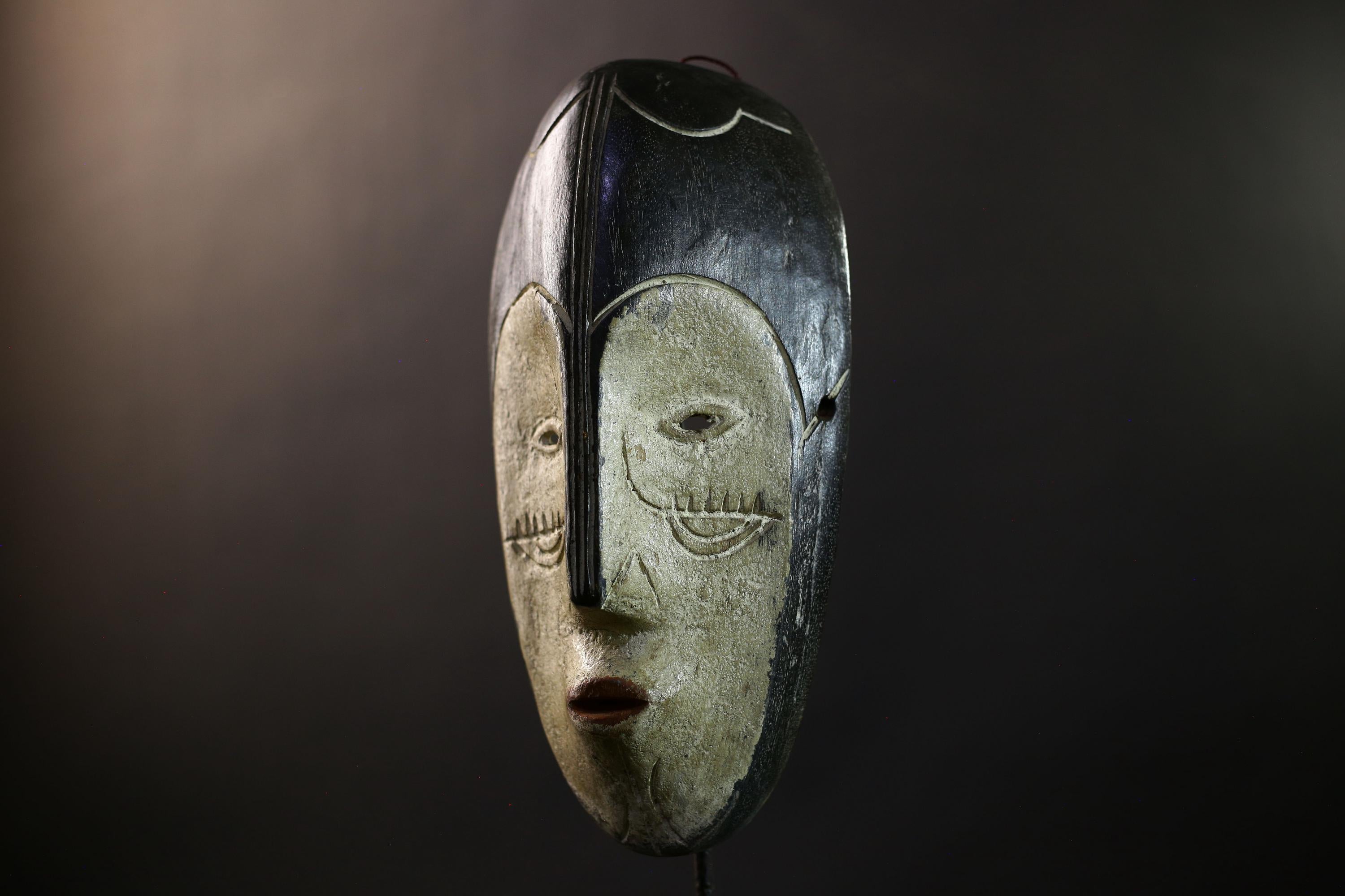 African Fang Ngil Mask, Black & Kaolin Split Face Wall Décor, Gabon Tribal Ritual Art, Hand‑Carved Wood Sculpture, Vintage Accent-G5325