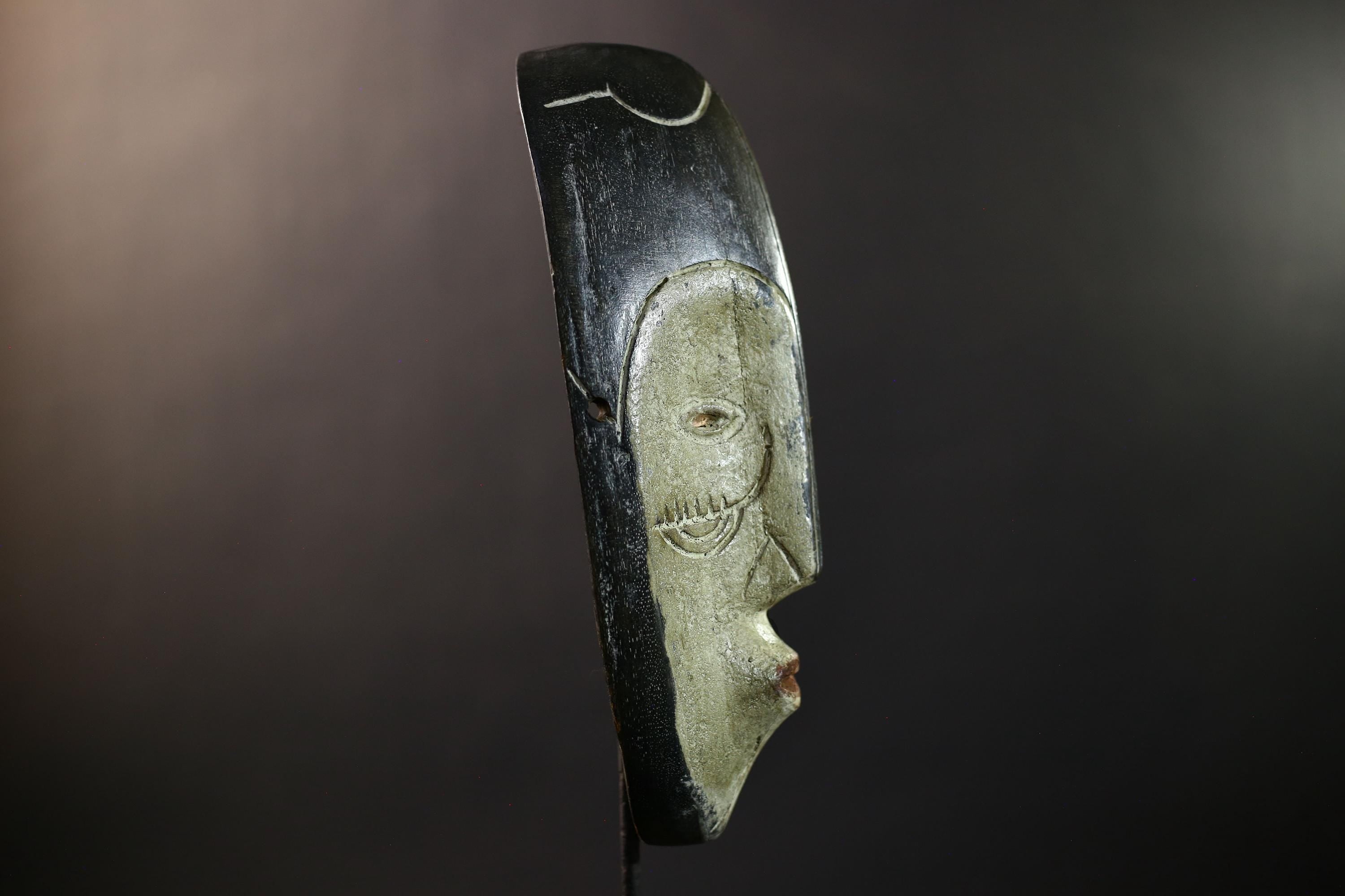 African Fang Ngil Mask, Black & Kaolin Split Face Wall Décor, Gabon Tribal Ritual Art, Hand‑Carved Wood Sculpture, Vintage Accent-G5325