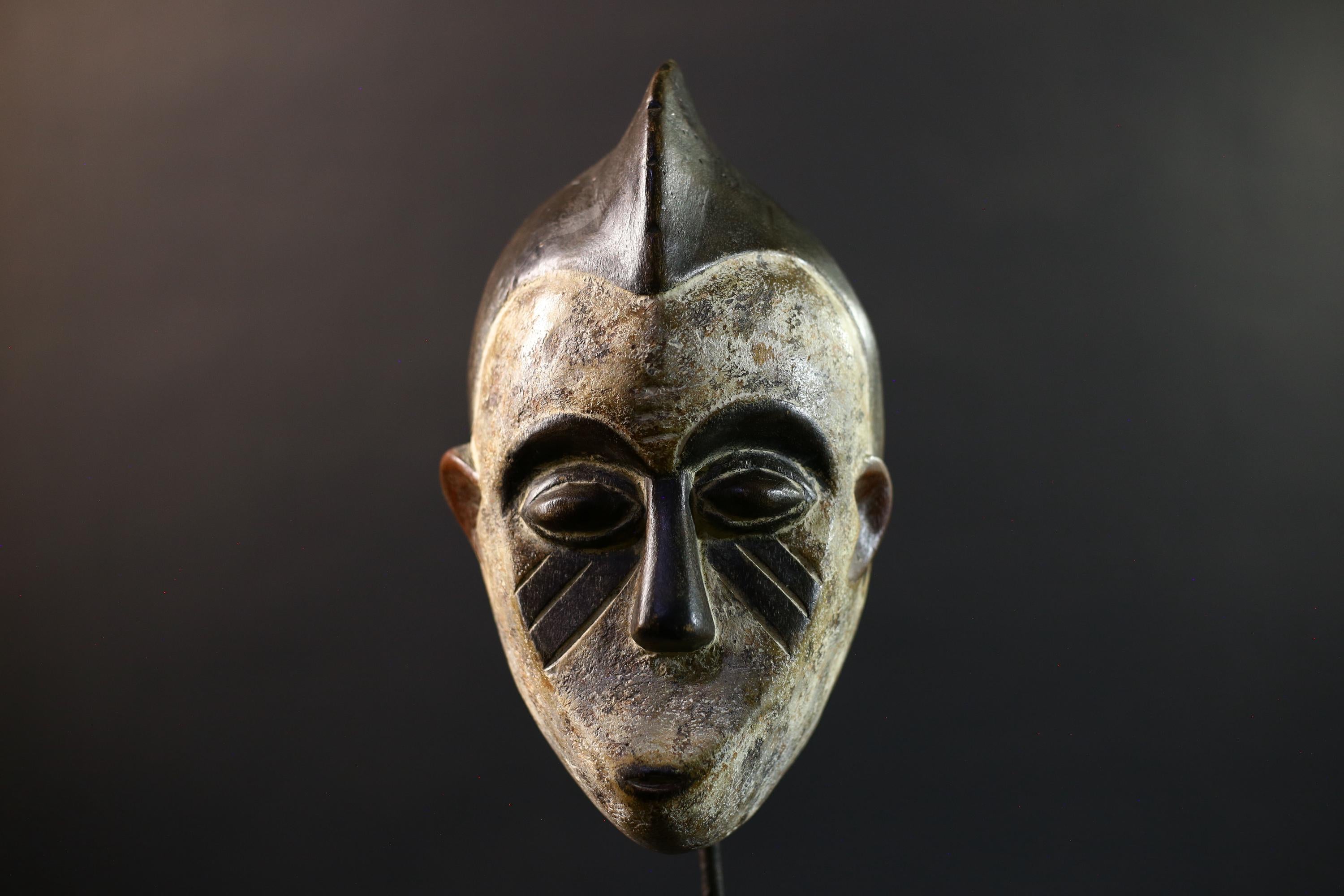 Africa Punu Mask, Tribal Wood Wall Decor, Hand-Carved Vintage Ethnic Art, Gabon Rustic Folk Sculpture, Cultural Home Wall Hanging Mask-G5342