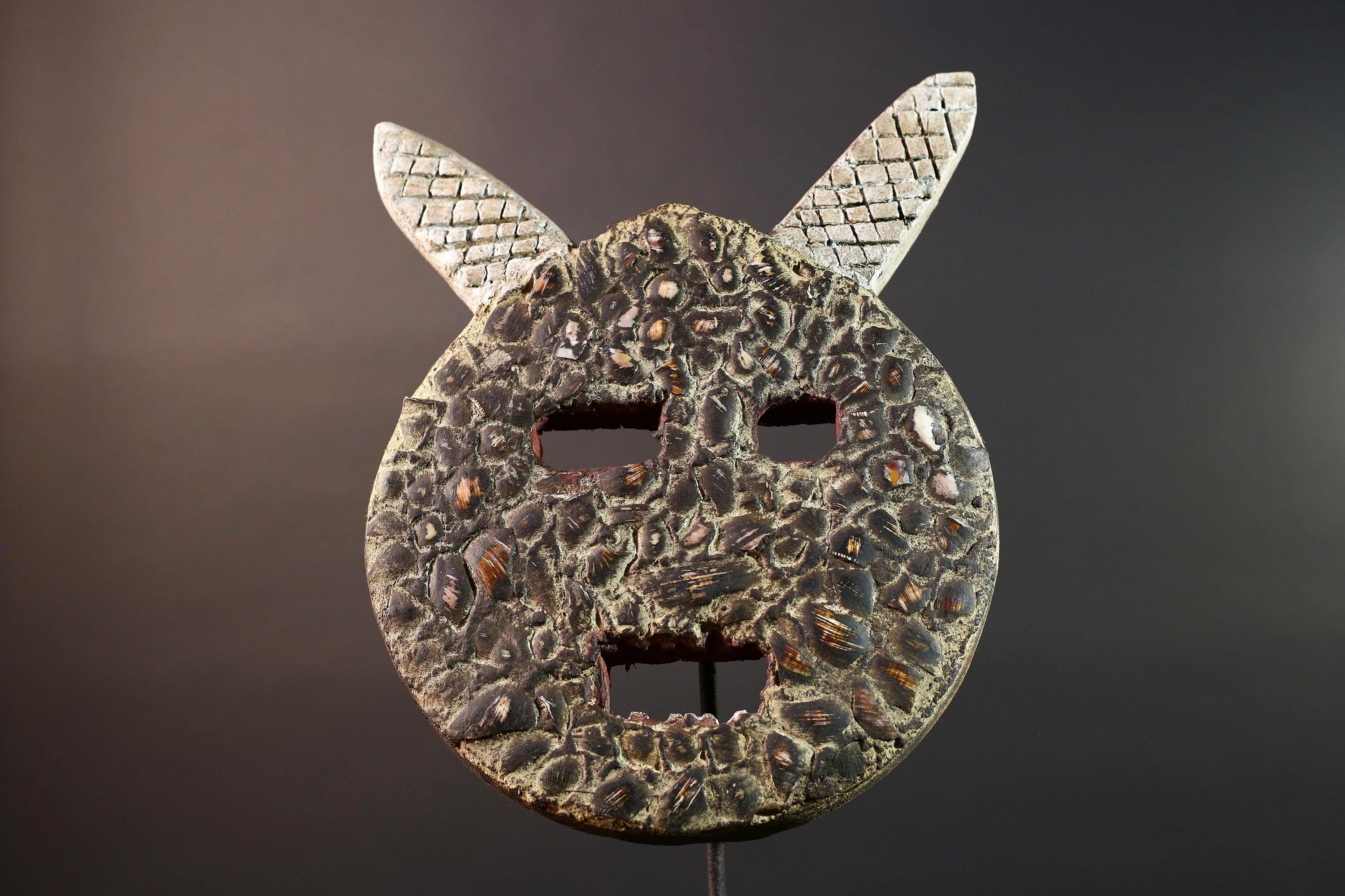bwa plank mask african tribal wall art circular wood carving burkina faso spirit decor textured ritual face sculpture G5480