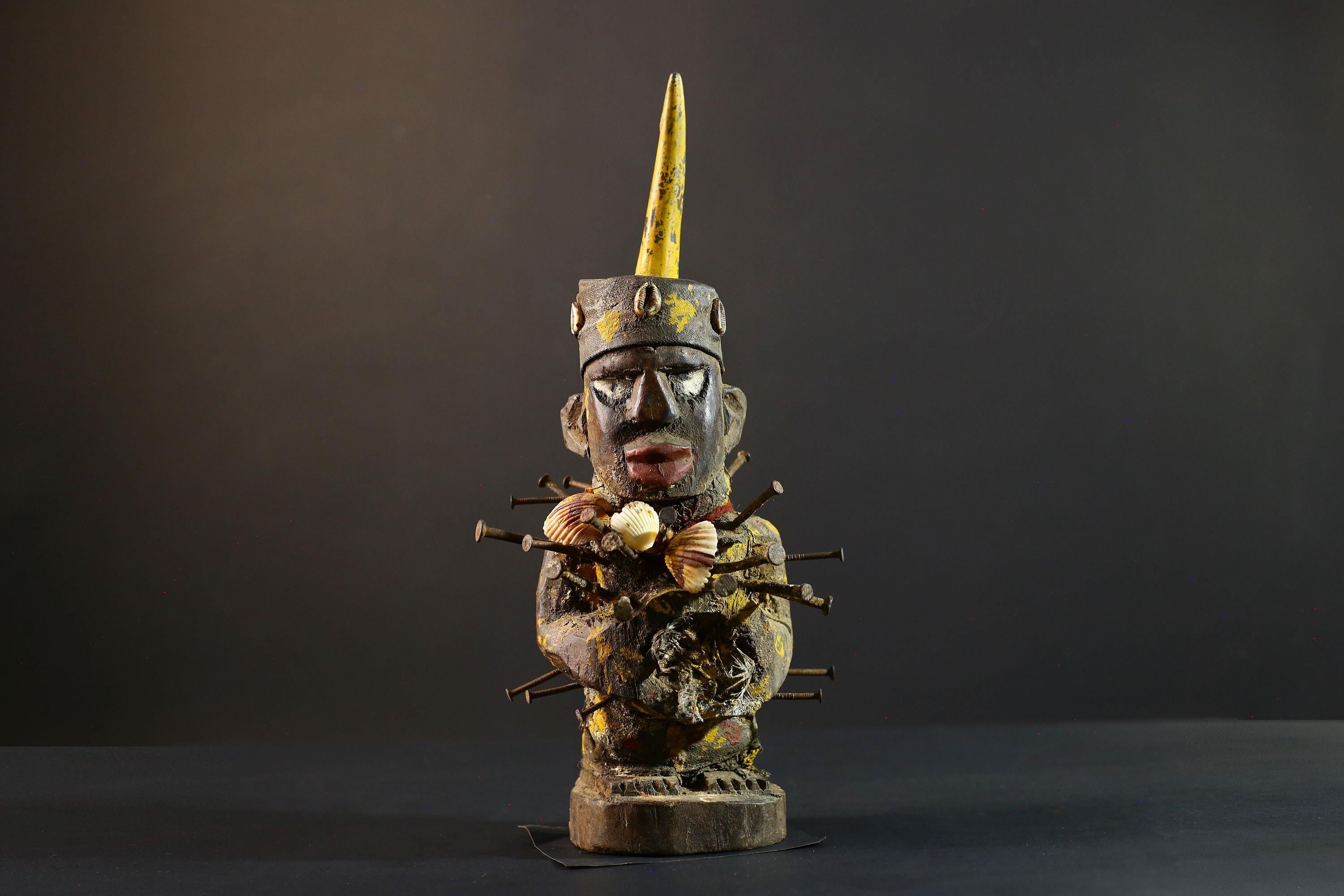 African Nkisi Nkondi power statue nailed fetish figure Congo tribal protector carved wood yellow shell charm justice ritual art decor-G5370
