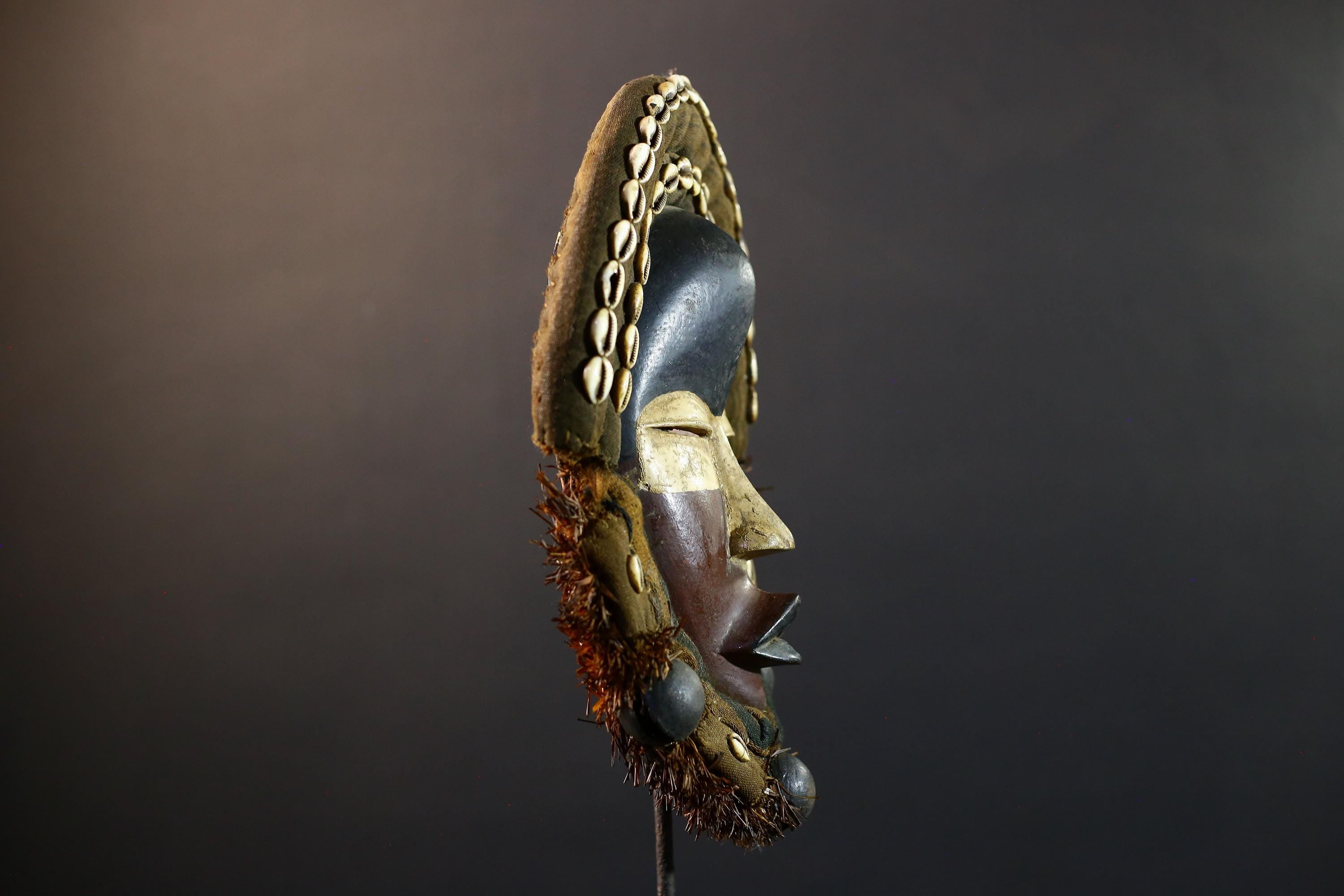 African Dan mask cowrie shell tribal wood wall decor spiritual carving fabric trim ritual mask handmade Côte d’Ivoire ethnic sculpture-G5360