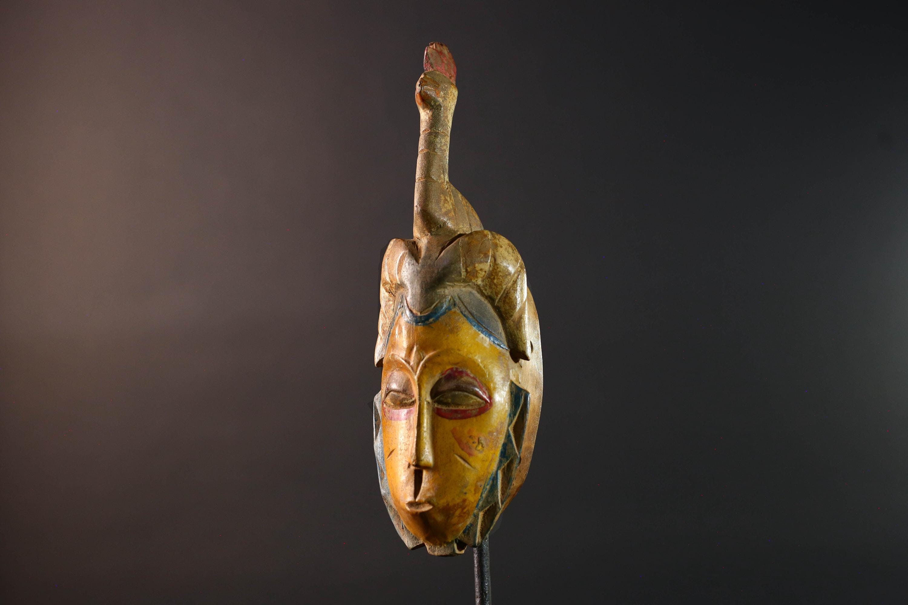 Africa Guro mask with animal crest tribal yellow face wall decor handmade ivory coast wood sculpture ethnic spirit mask for collectors G5489