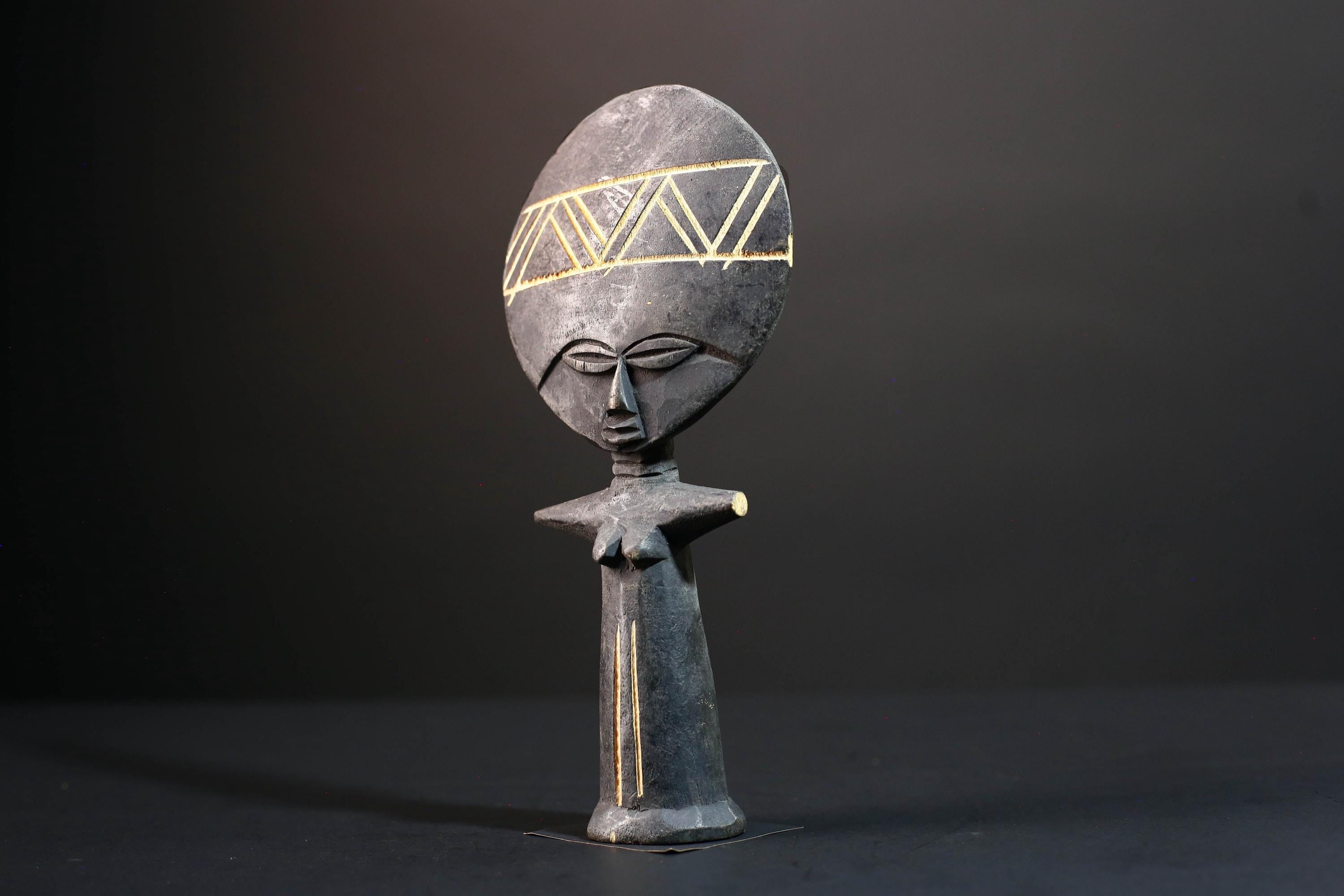 African fertility decor Akan akuaba figure with flat disc head geometric carvings and abstract female form for symbolic wall display G5499