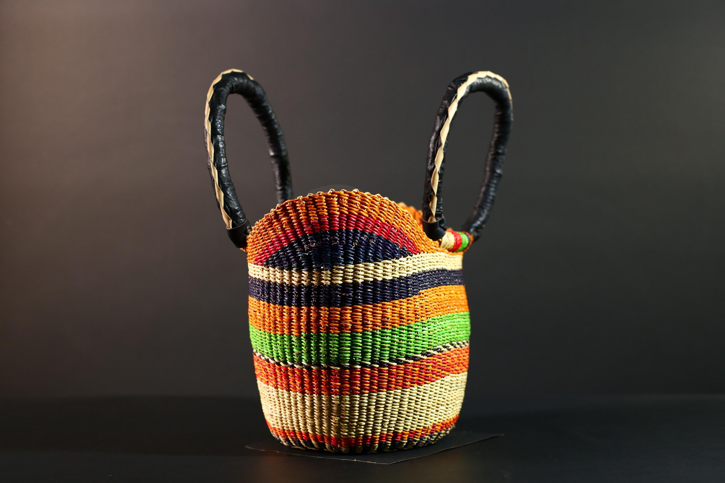 African Bolga Basket Handwoven Storage Organizer Market Bag Natural Straw Decor Leather Handle Colorful Ghana Woven Home Accent Tote G5605