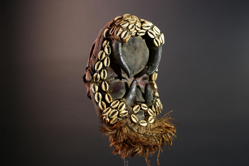 African Authentic Dan Cowrie Shell Mask Hand-Carved Wood Tribal Spirit Sculpture Wall Hanging Decor Folk Art Relic Côte d’Ivoire-G5647