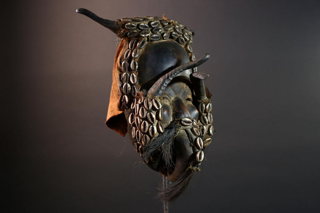 Africa Dan Cowrie Shell Mask Tribal Headdress Wood Carving Spirit Ritual Art Decor Cote d’Ivoire Authentic Folk Sculpture Wall Display-G5648
